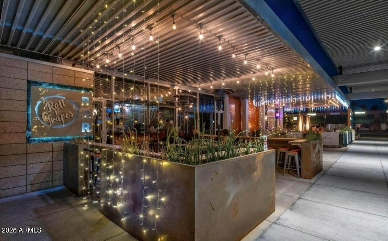 4750 N CENTRAL Avenue L8