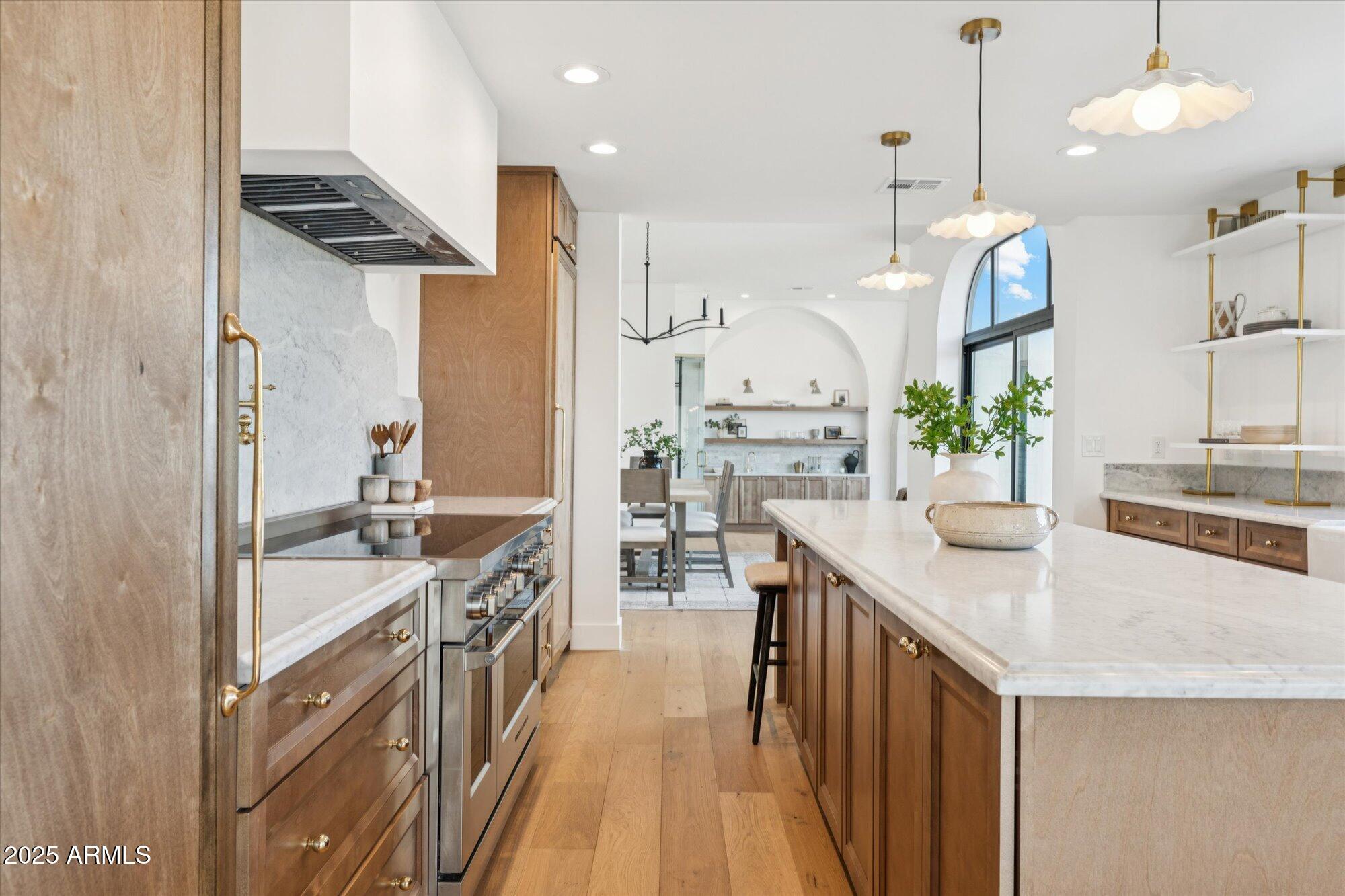 3800 E LINCOLN Drive, 54