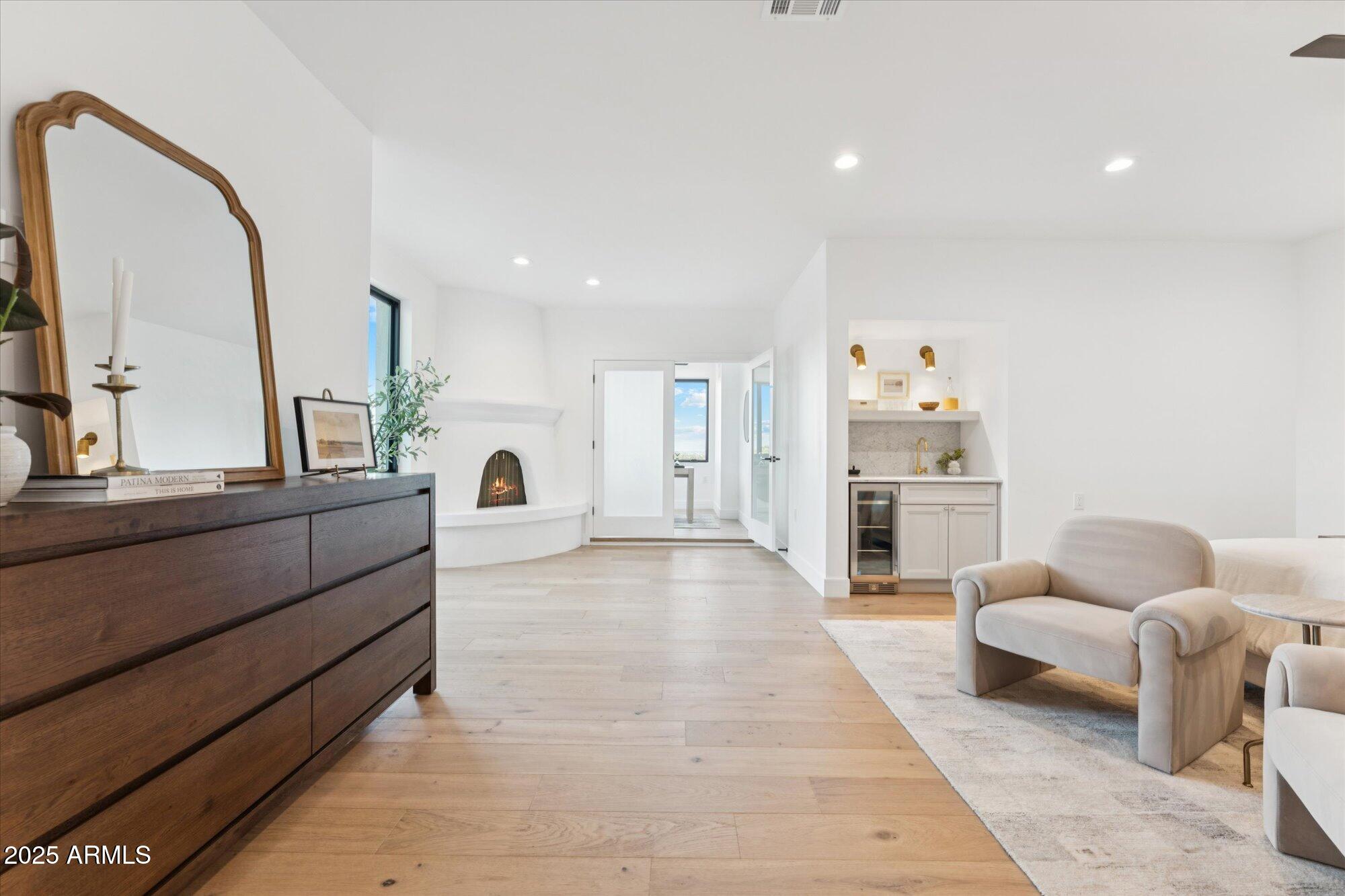 3800 E LINCOLN Drive, 54