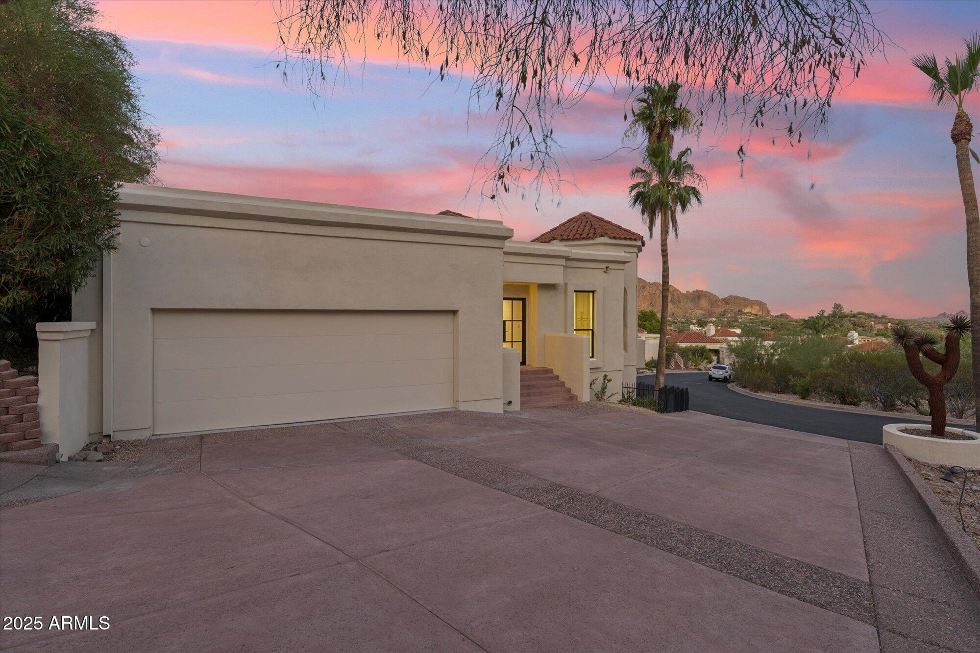 3800 E LINCOLN Drive, 54