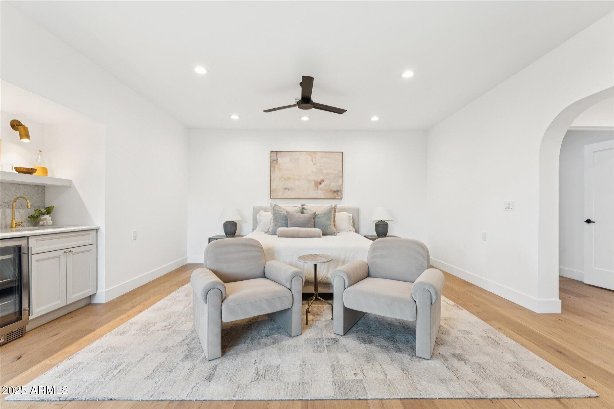 3800 E LINCOLN Drive, 54