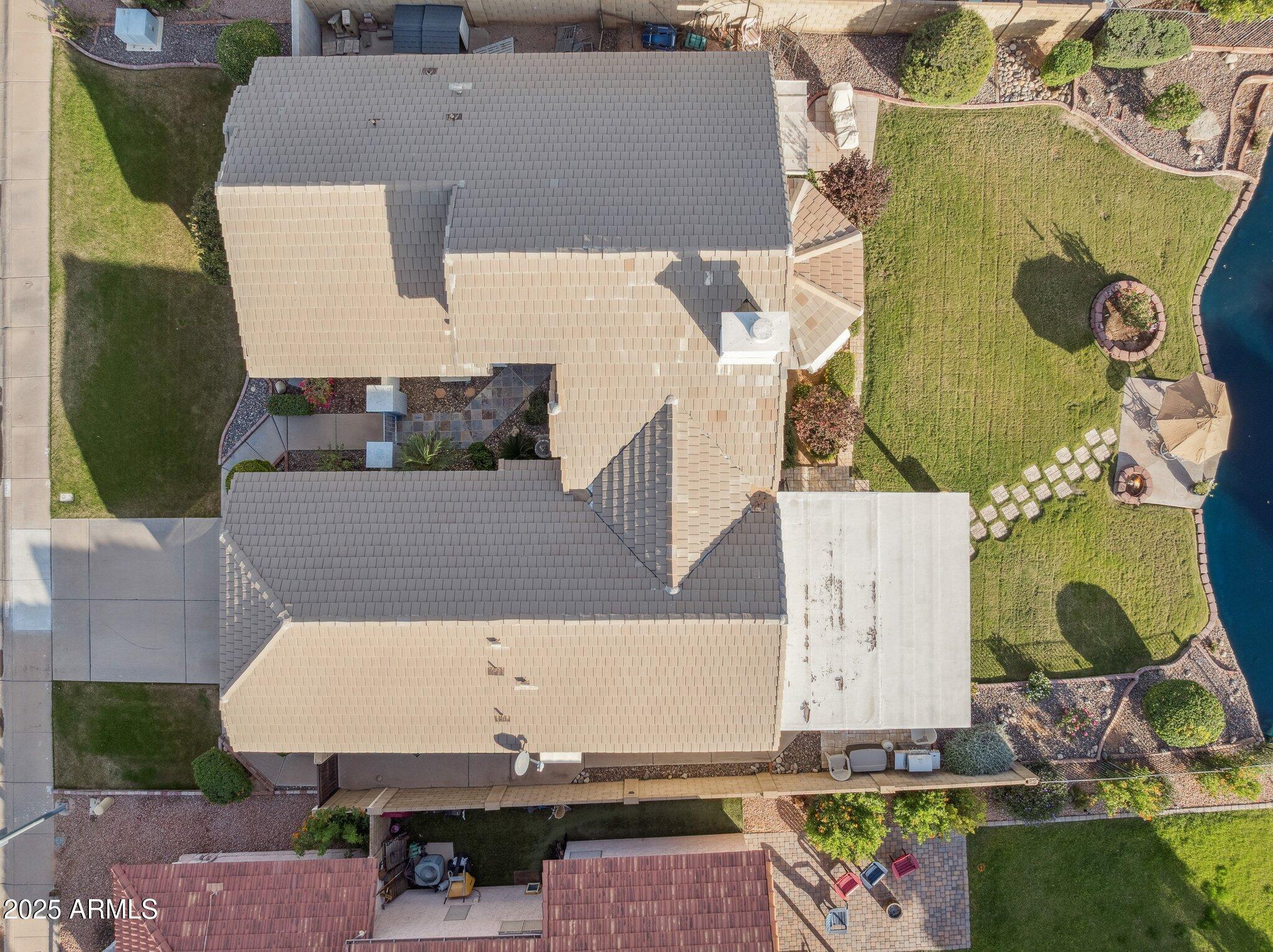 1467 E BOSTON Street