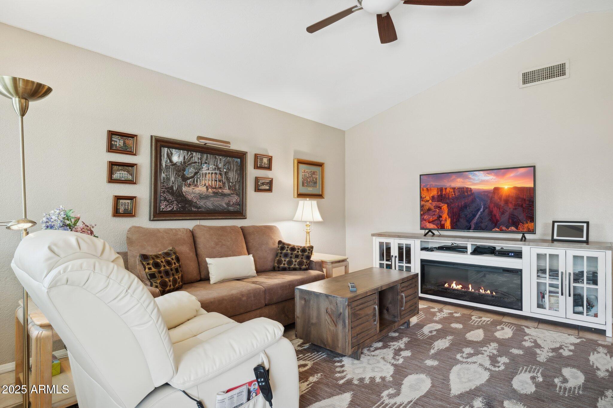 1467 E BOSTON Street