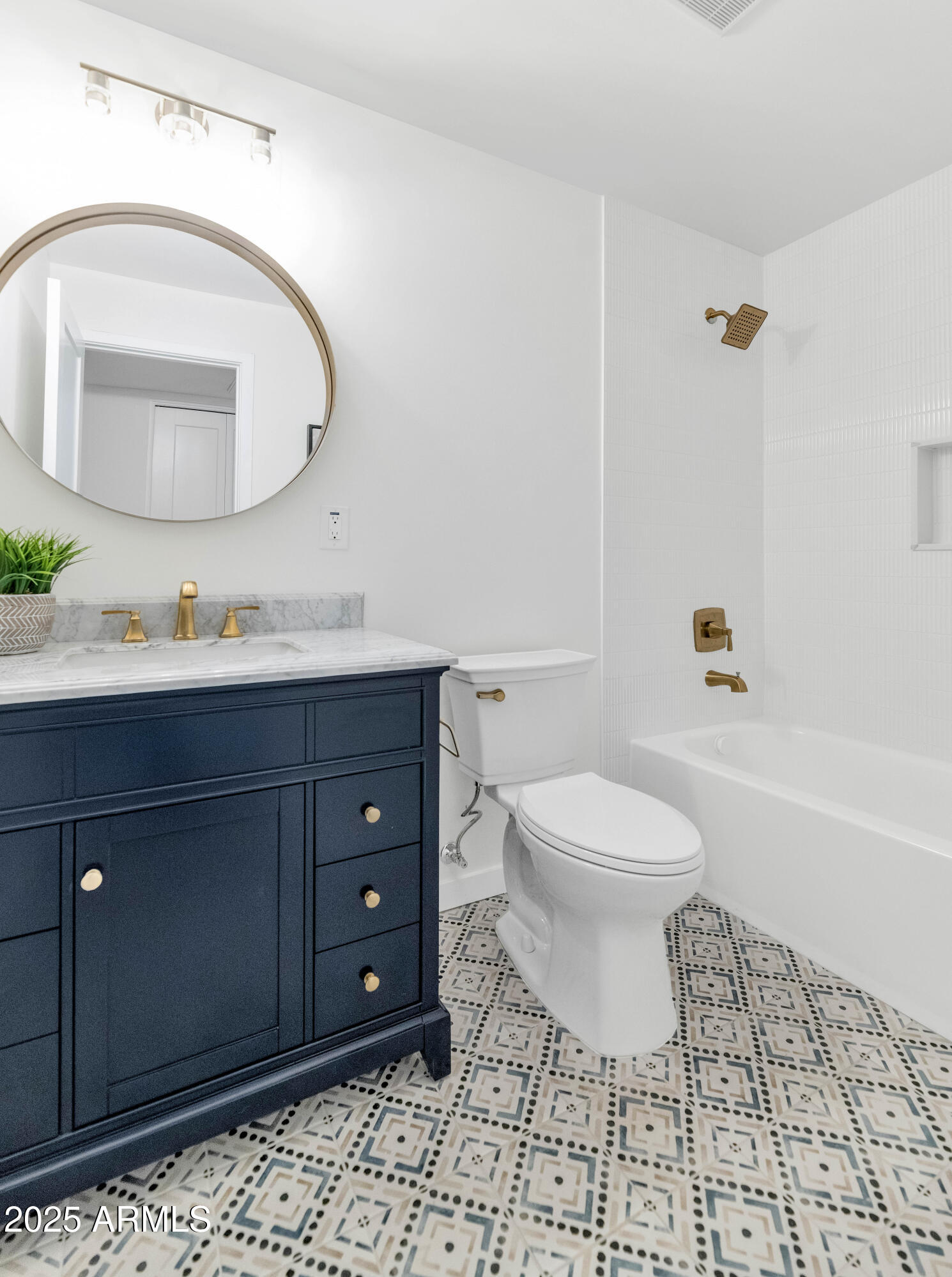 3505 E CAMPBELL Avenue, 7