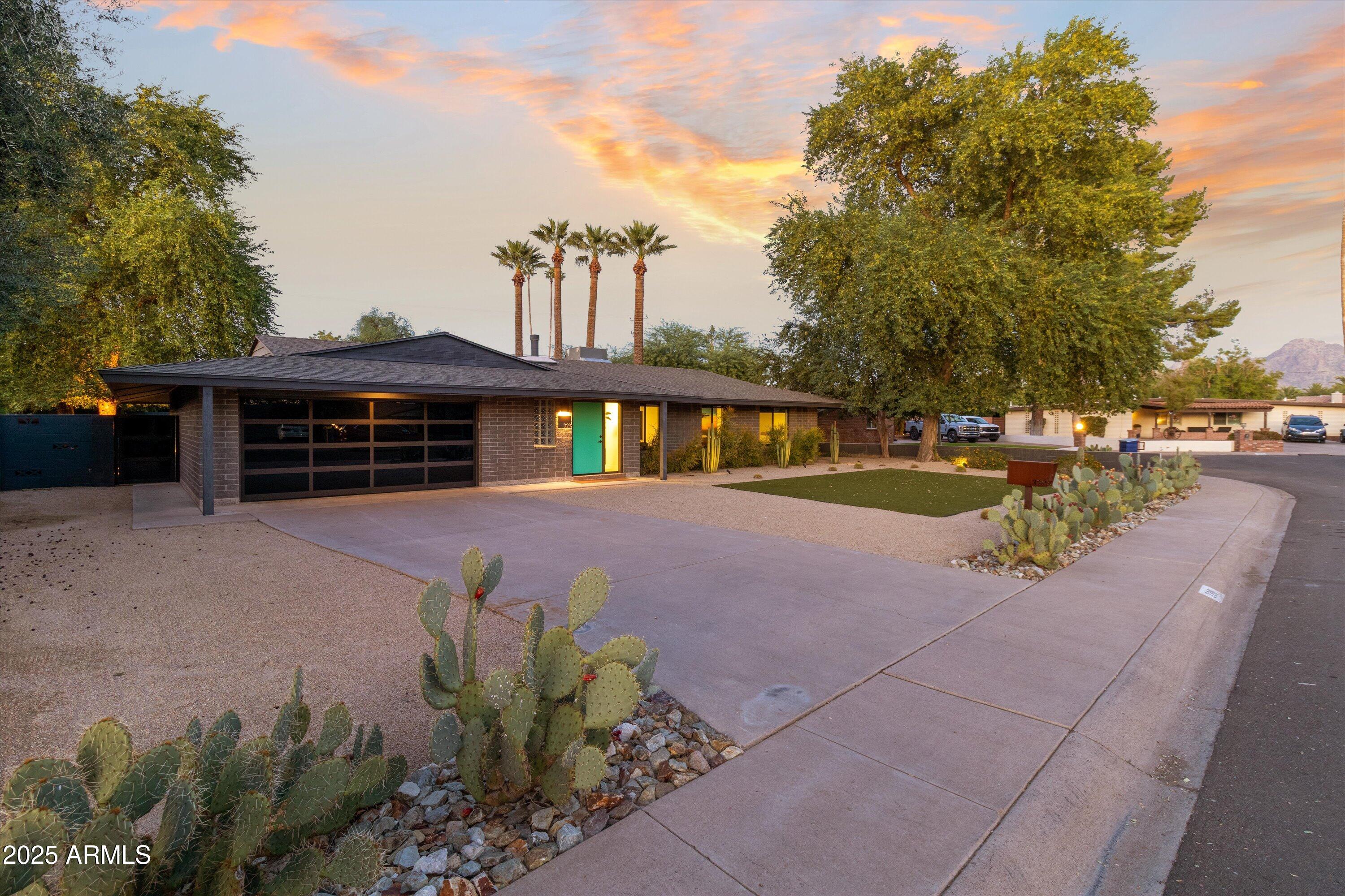 328 E WAGON WHEEL Drive