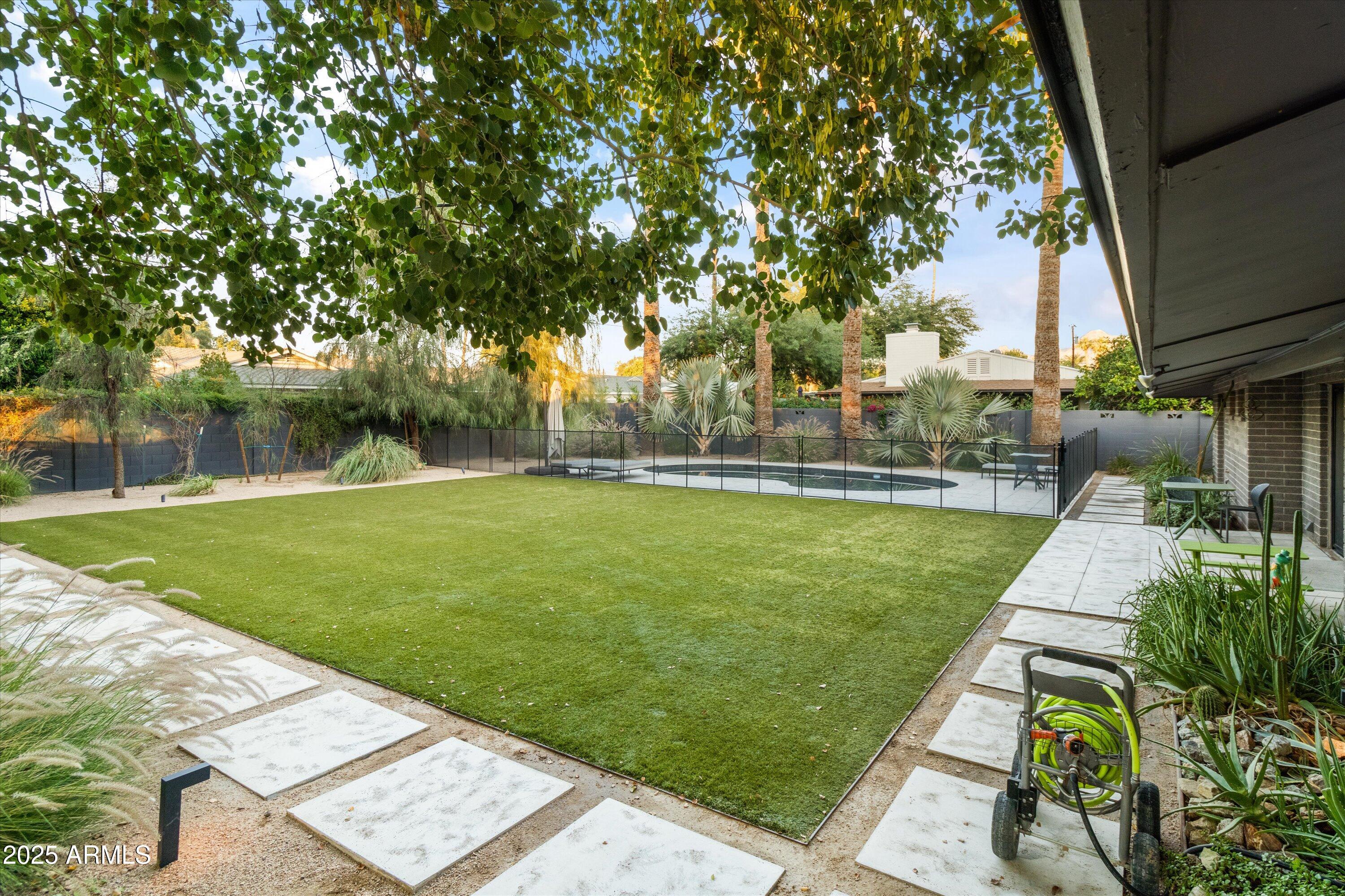 328 E WAGON WHEEL Drive