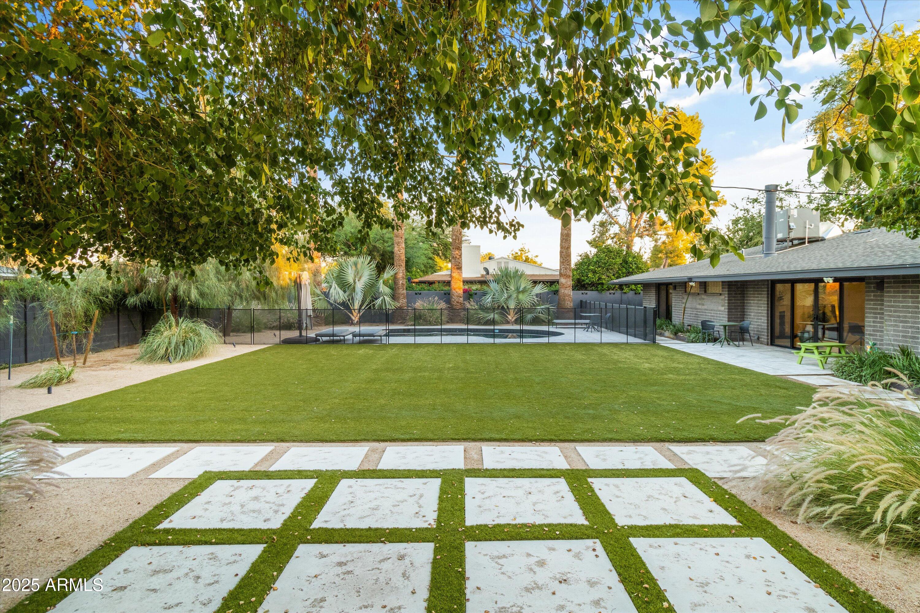 328 E WAGON WHEEL Drive