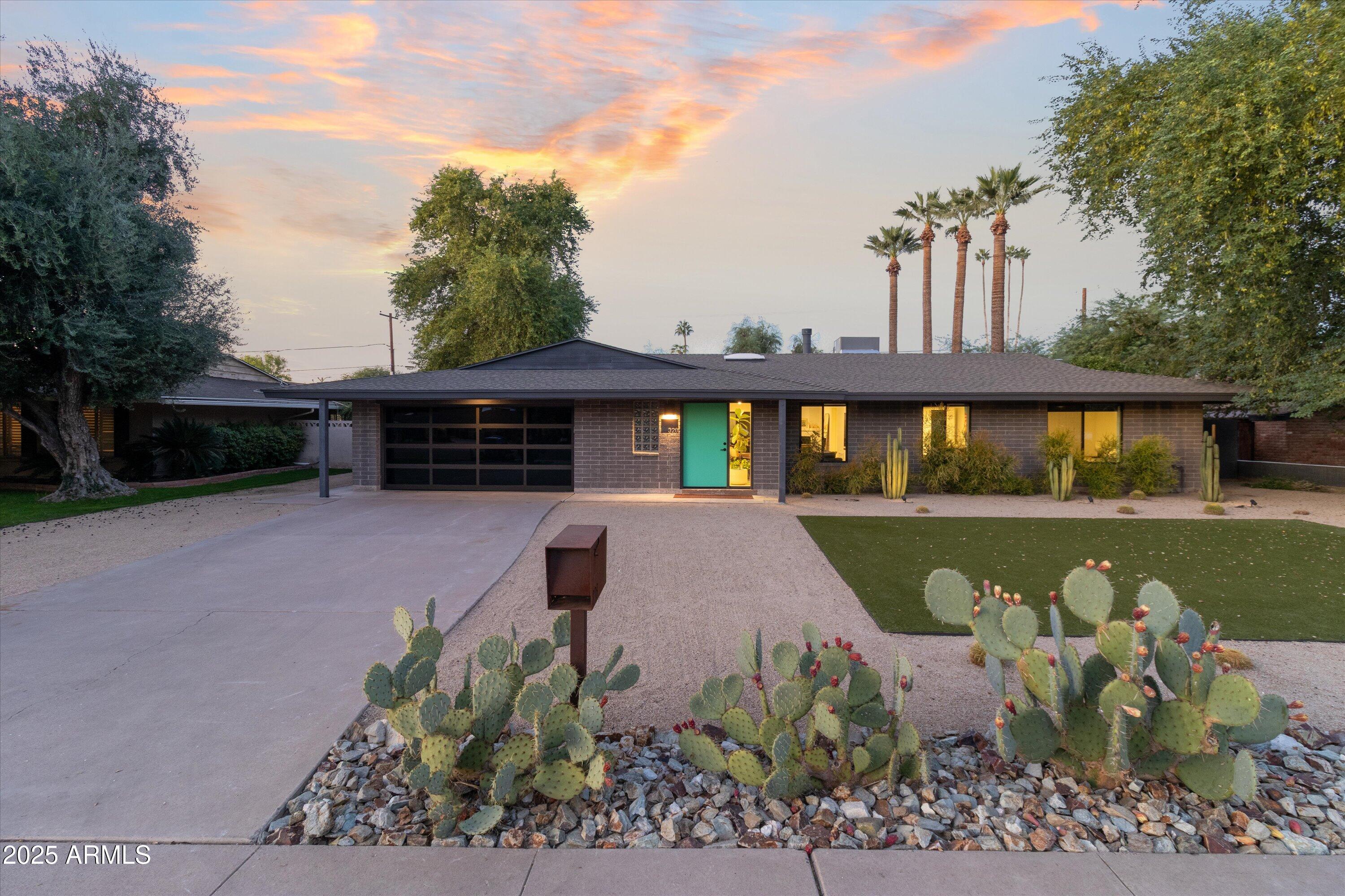 328 E WAGON WHEEL Drive