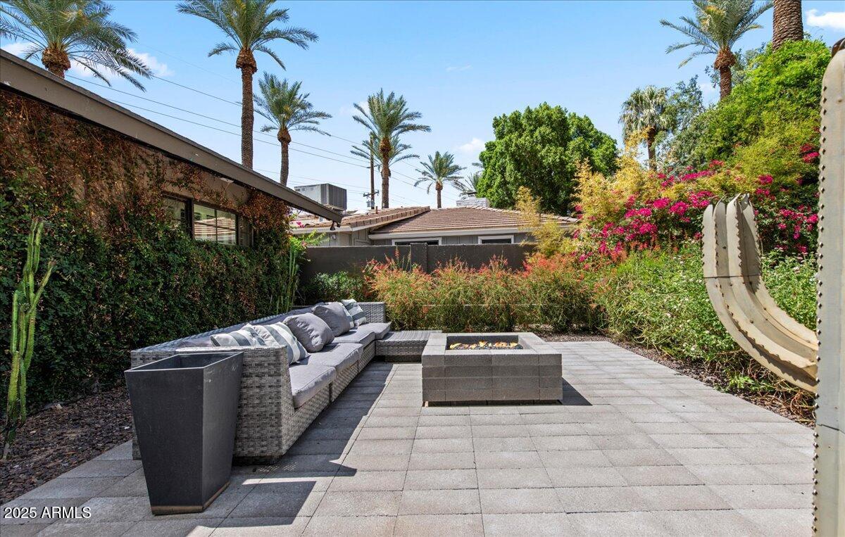 4721 E CALLE REDONDA