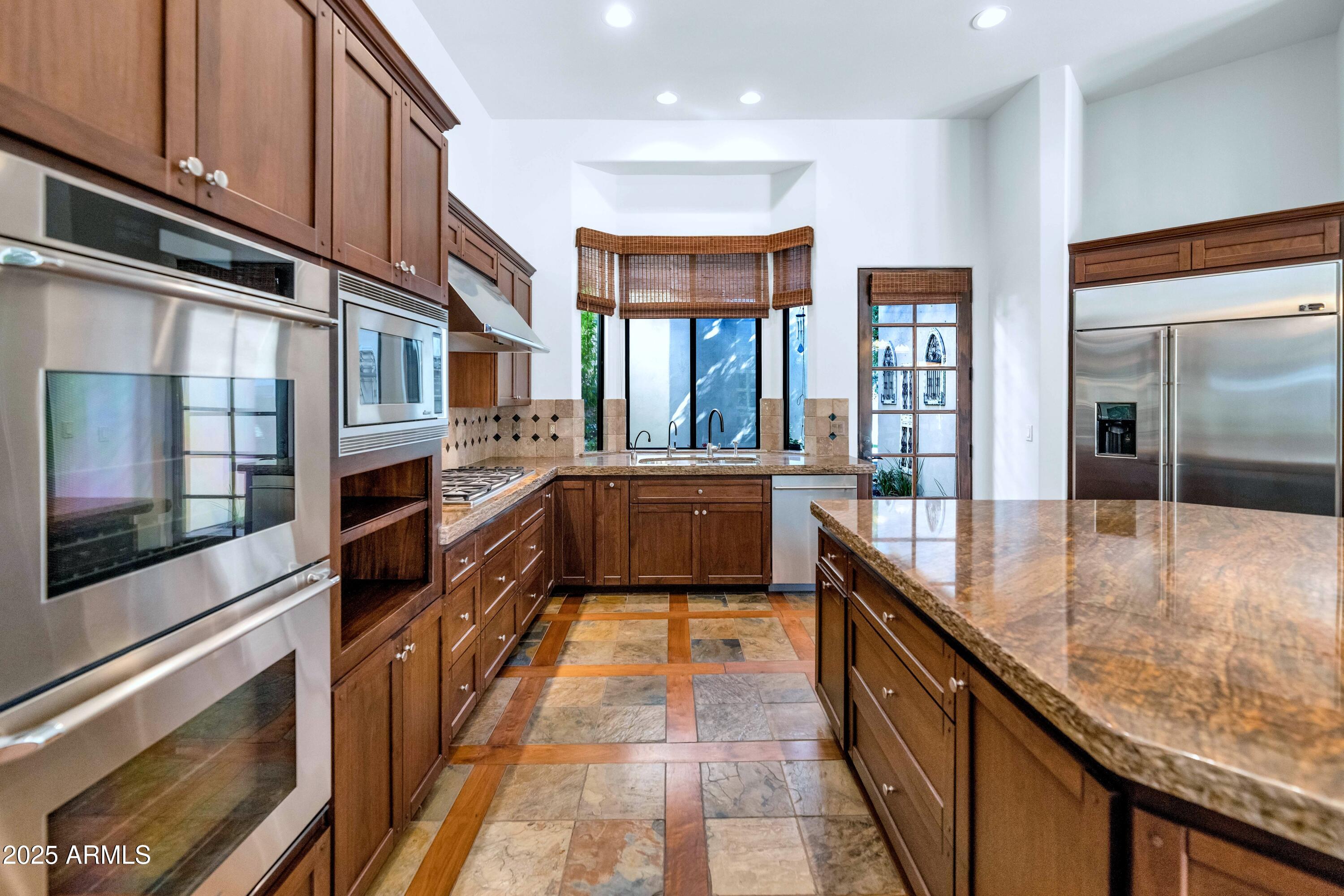 7233 E ROYAL PALM Road