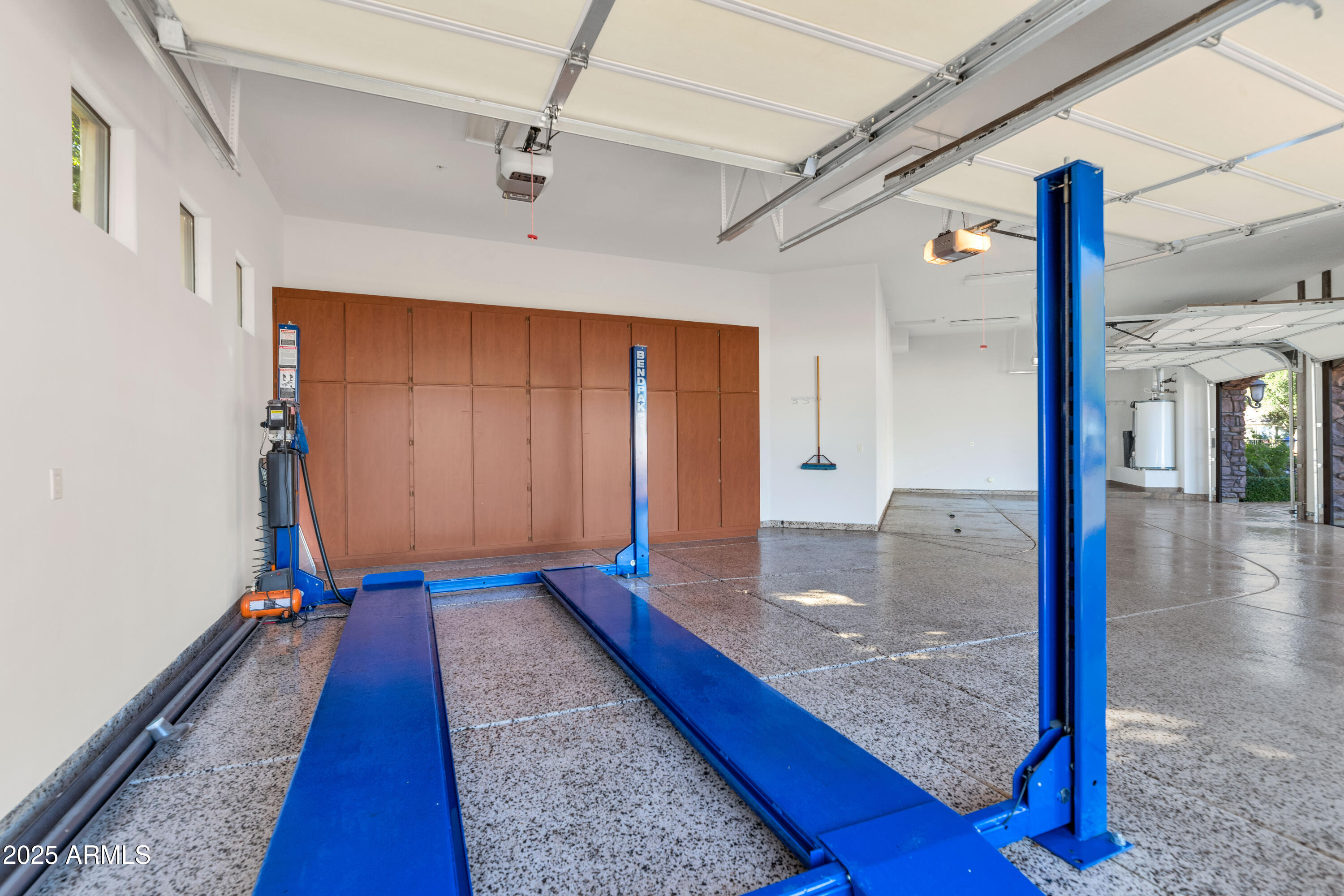 7233 E ROYAL PALM Road