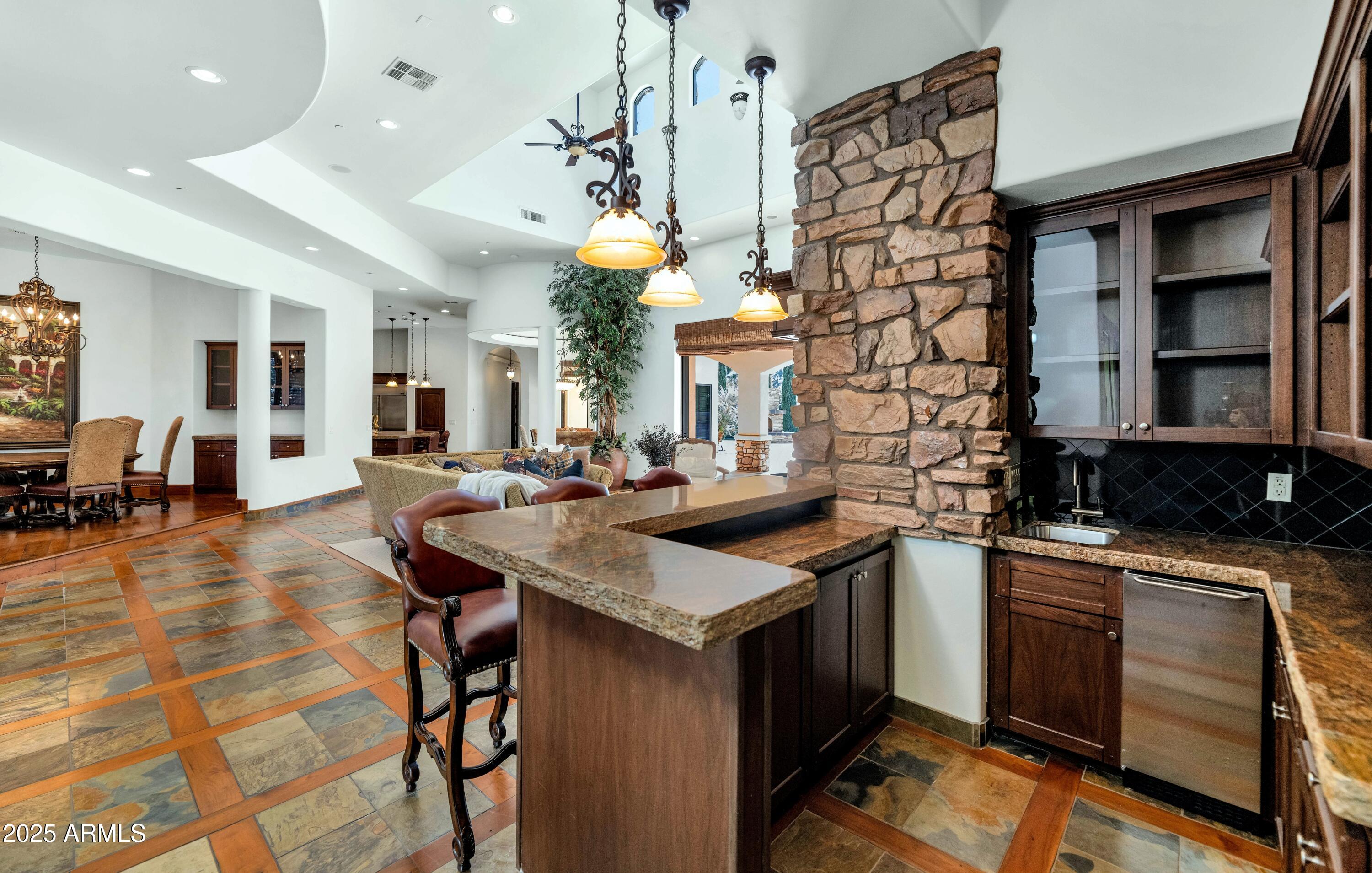 7233 E ROYAL PALM Road