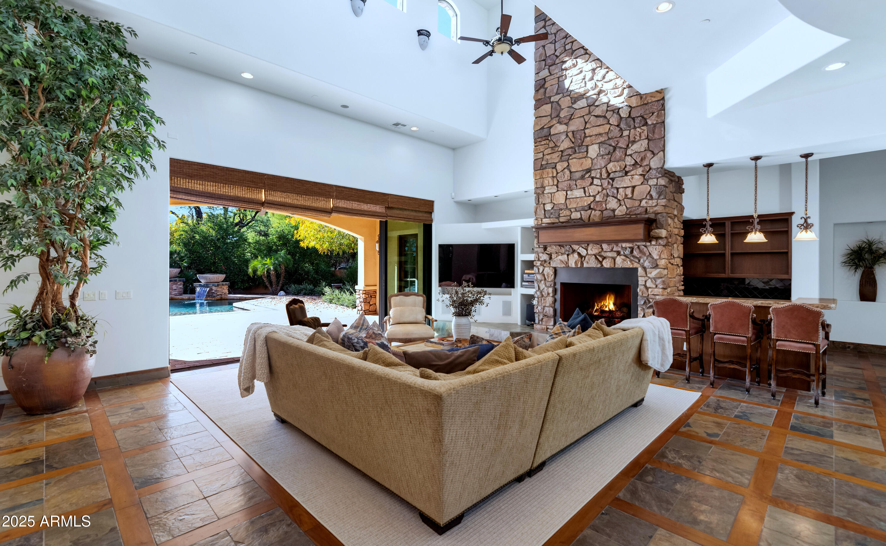 7233 E ROYAL PALM Road