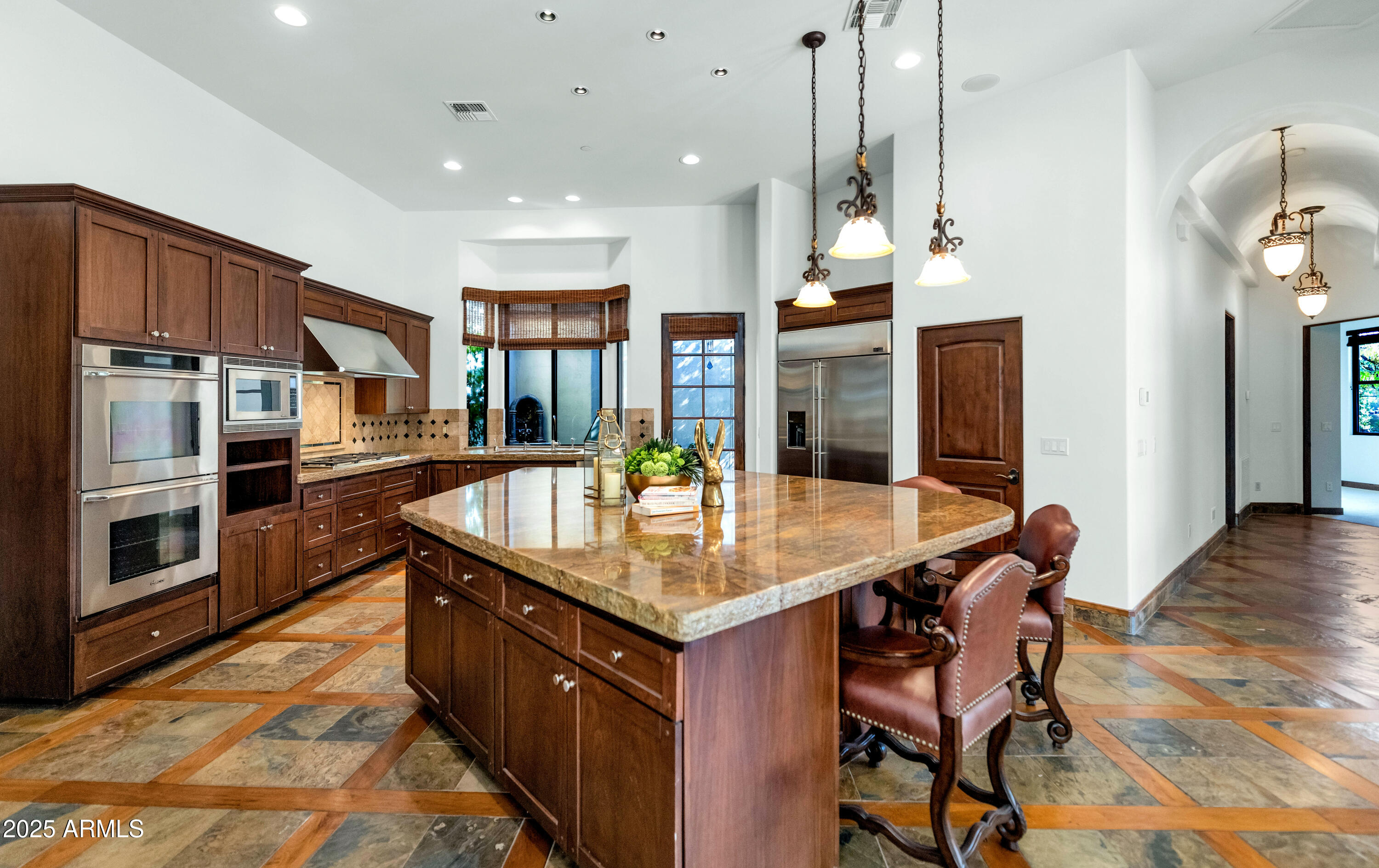 7233 E ROYAL PALM Road