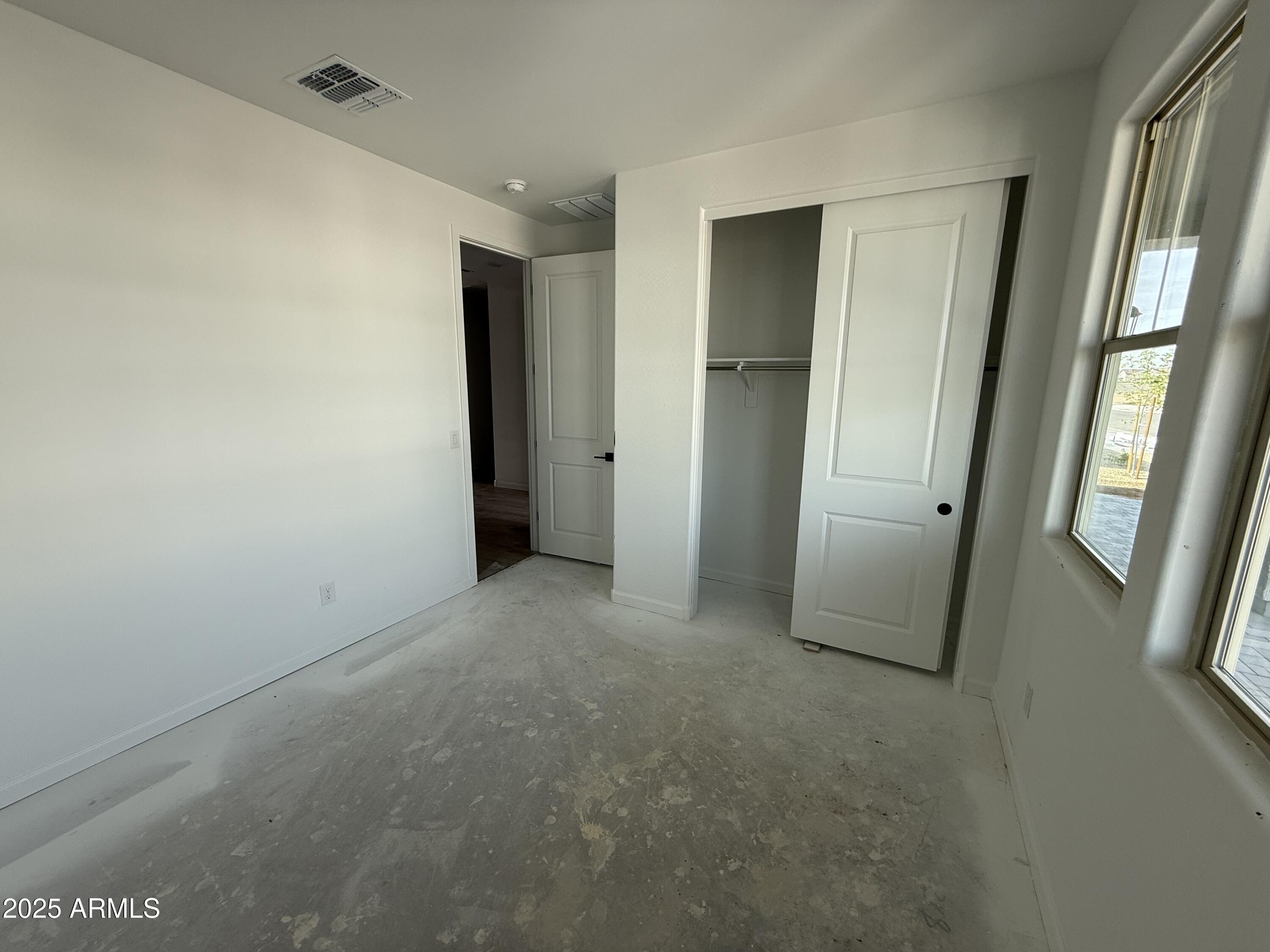 9615 W TAMARISK Avenue