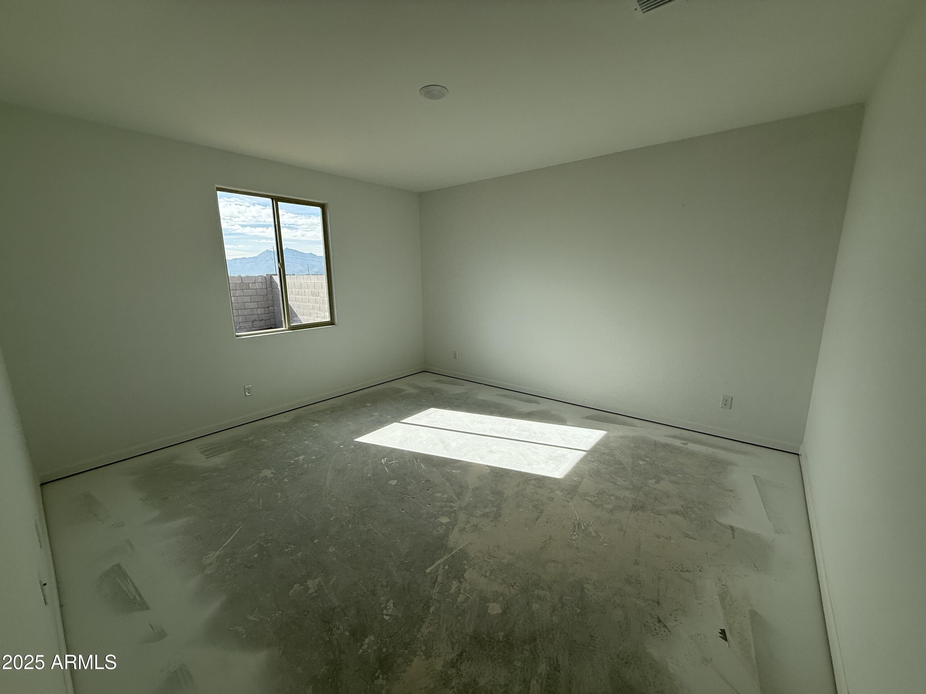 9615 W TAMARISK Avenue