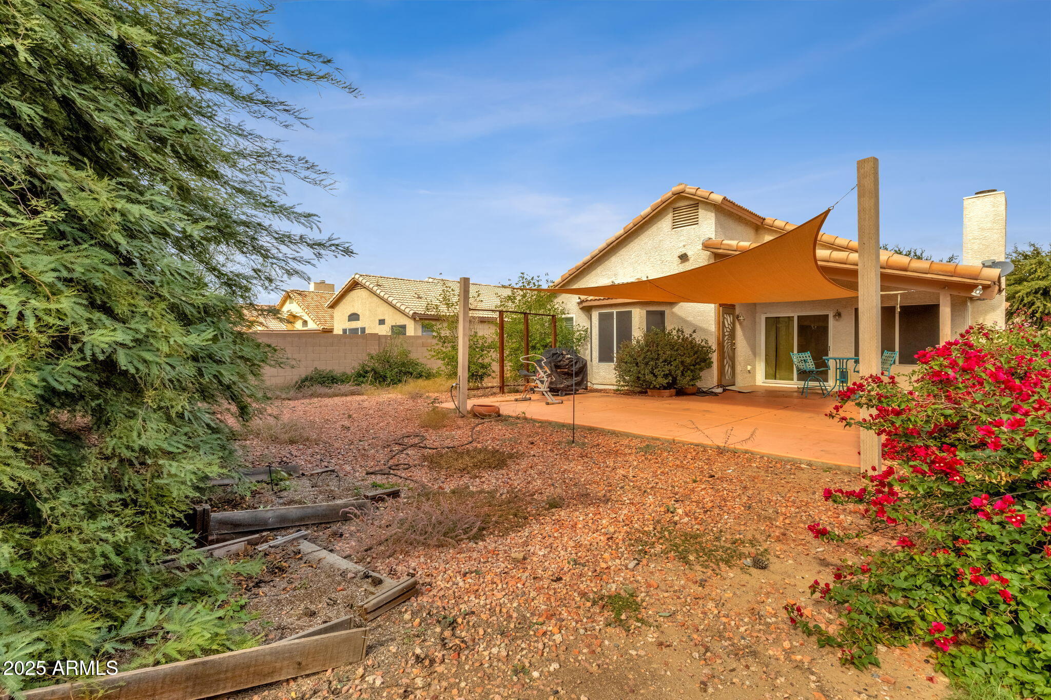 517 W AIRE LIBRE Avenue