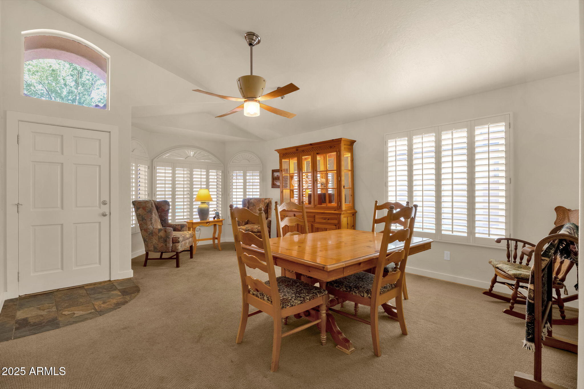 517 W AIRE LIBRE Avenue