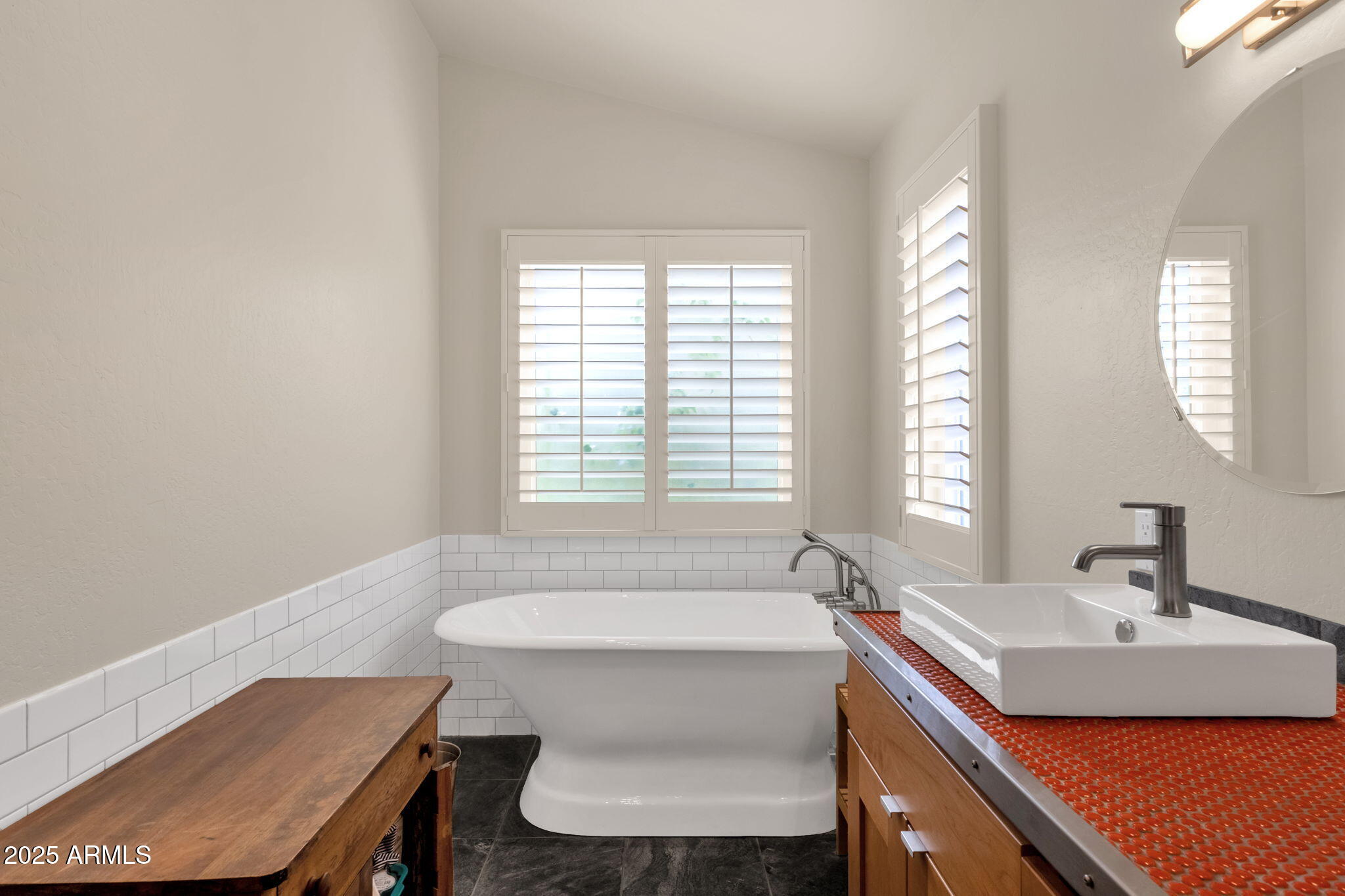 517 W AIRE LIBRE Avenue