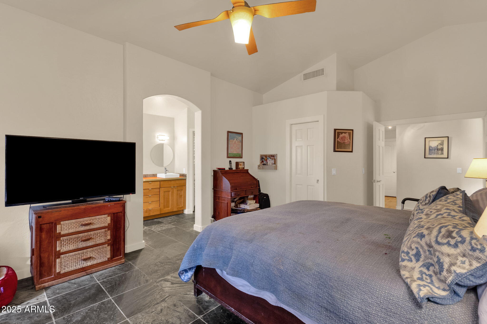 517 W AIRE LIBRE Avenue