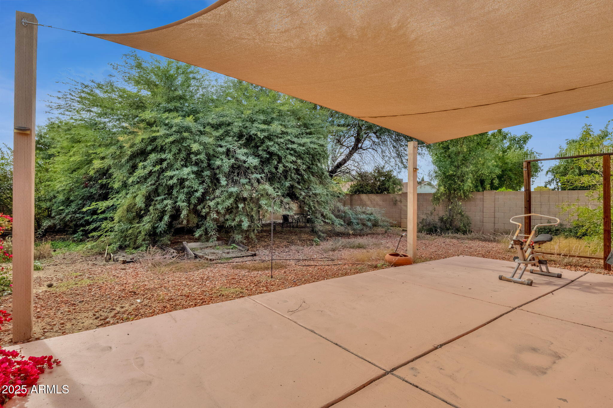 517 W AIRE LIBRE Avenue