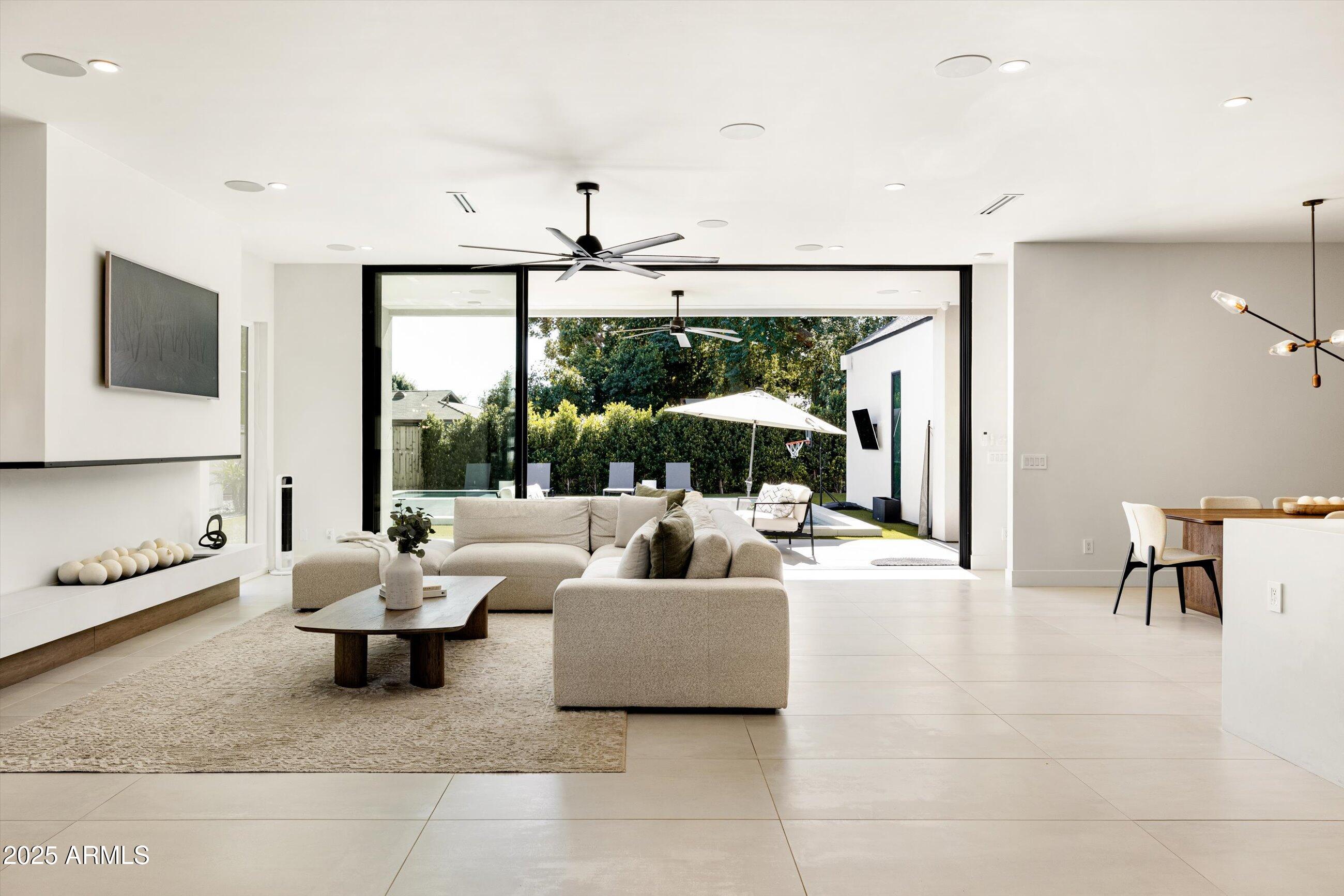 3721 E PICCADILLY Road