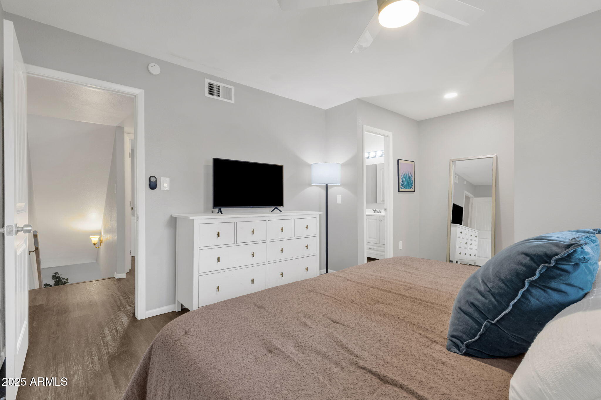 8430 E MONTEBELLO Avenue