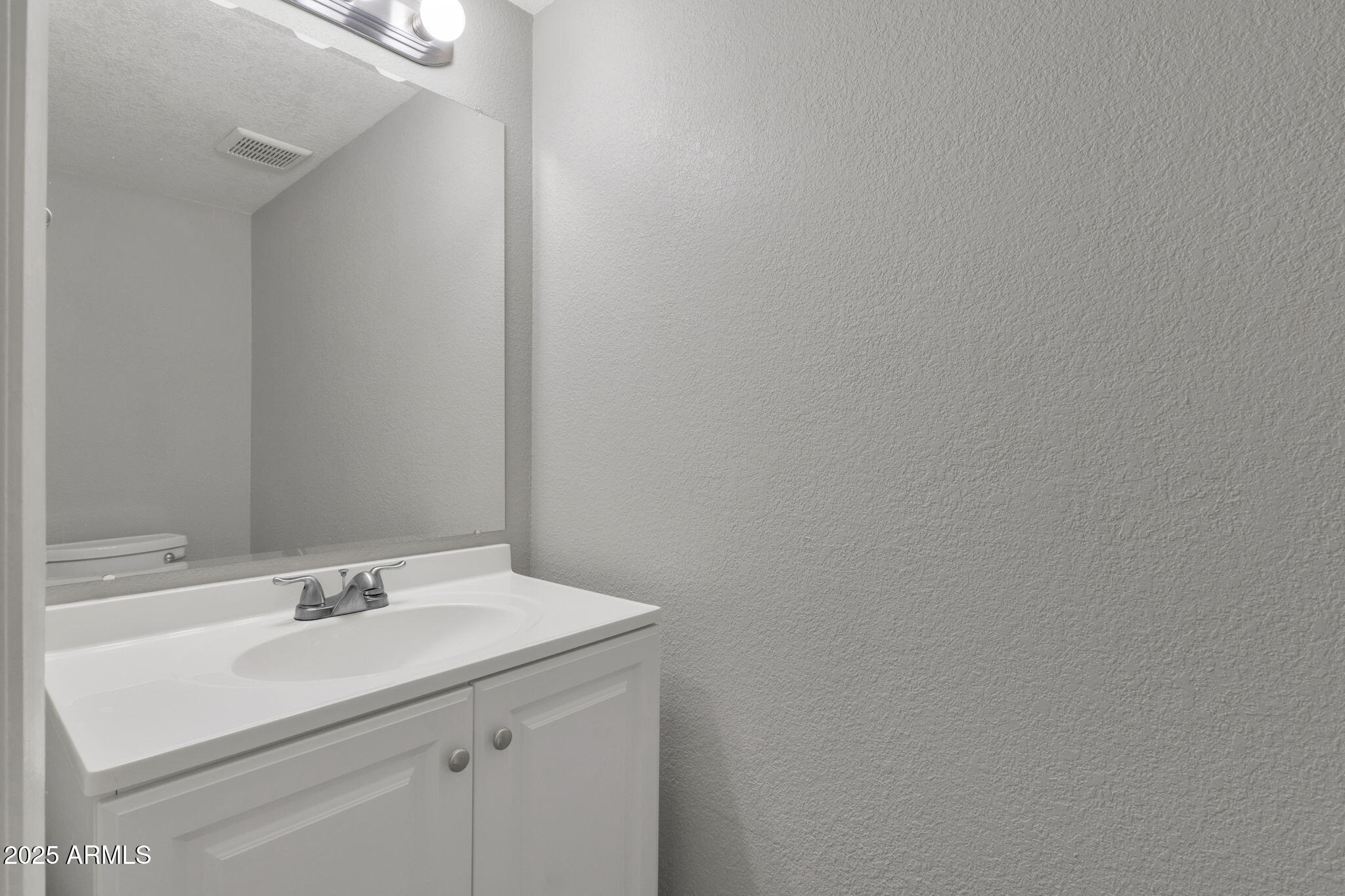 8430 E MONTEBELLO Avenue