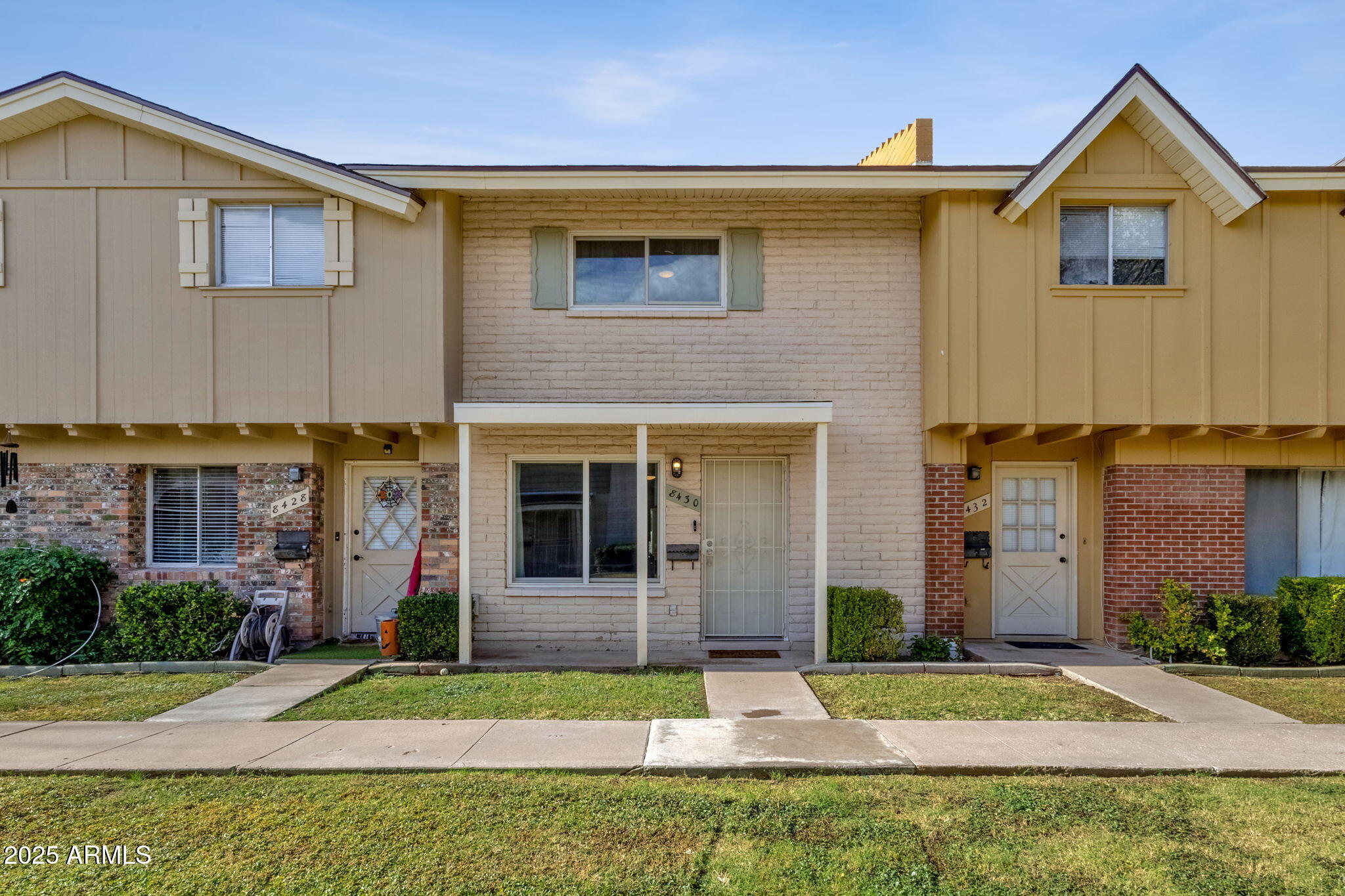 8430 E MONTEBELLO Avenue