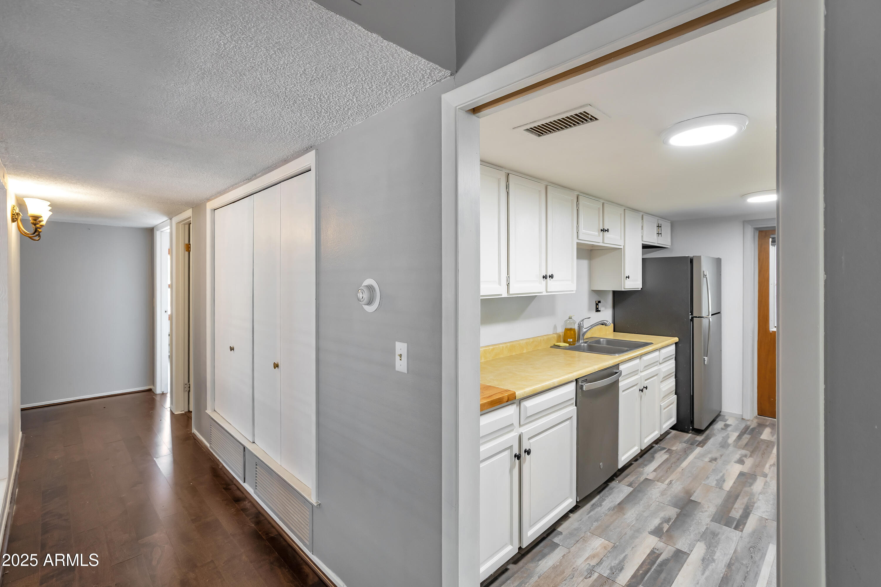 255 QUAIL HOLLOW Drive