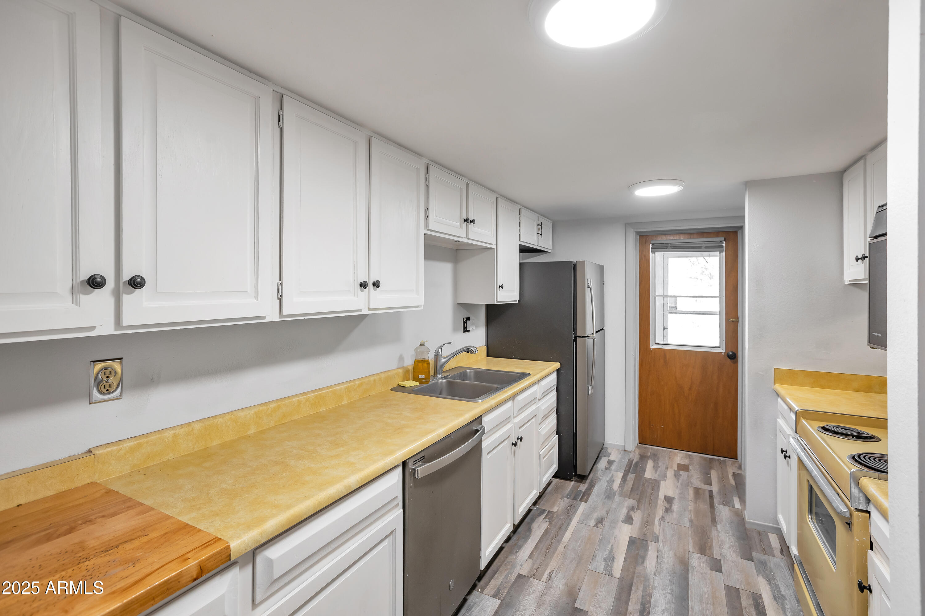 255 QUAIL HOLLOW Drive