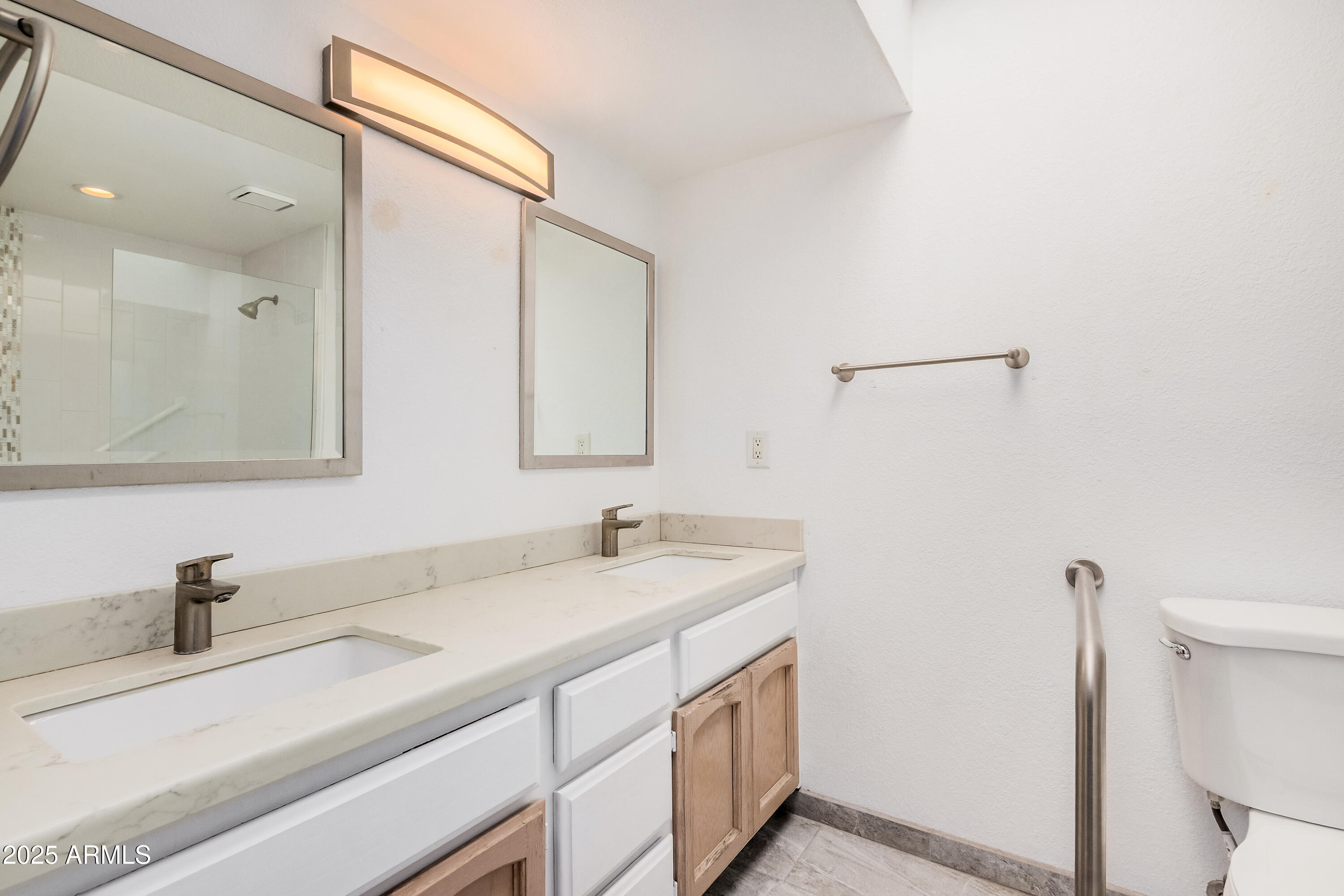 625 E NORTHVIEW Avenue