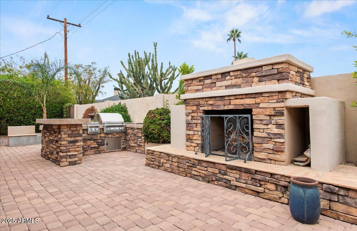 6630 E LAFAYETTE Boulevard