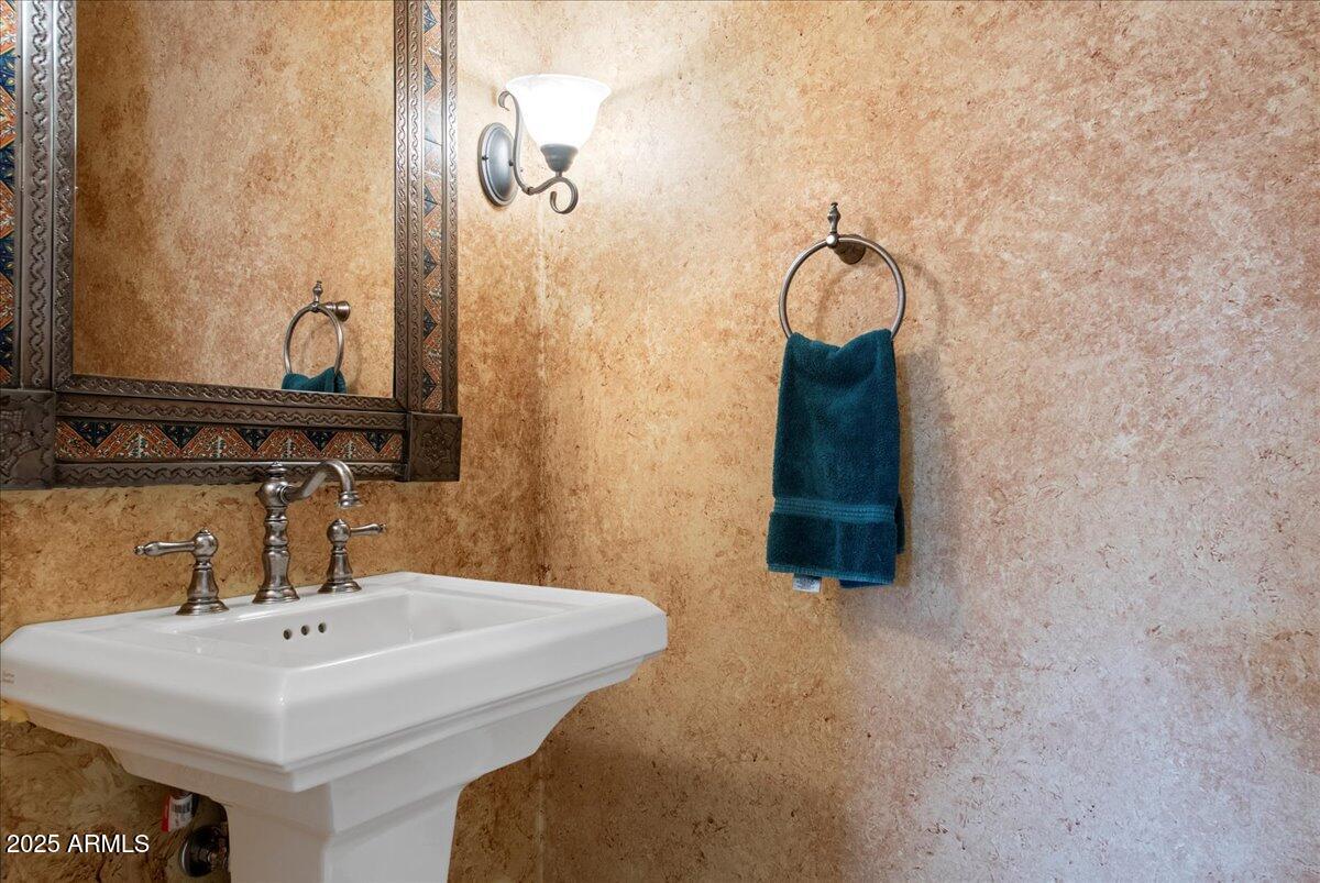 6630 E LAFAYETTE Boulevard