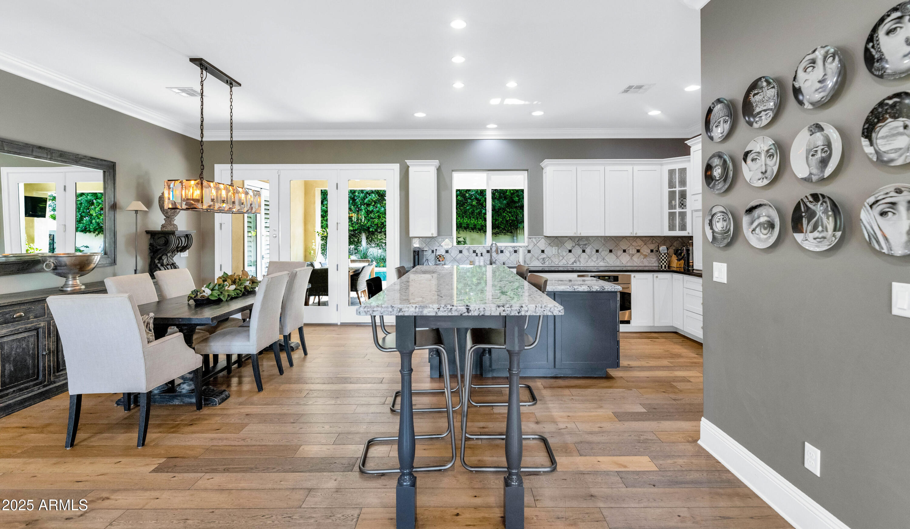 3319 E MEDLOCK Drive