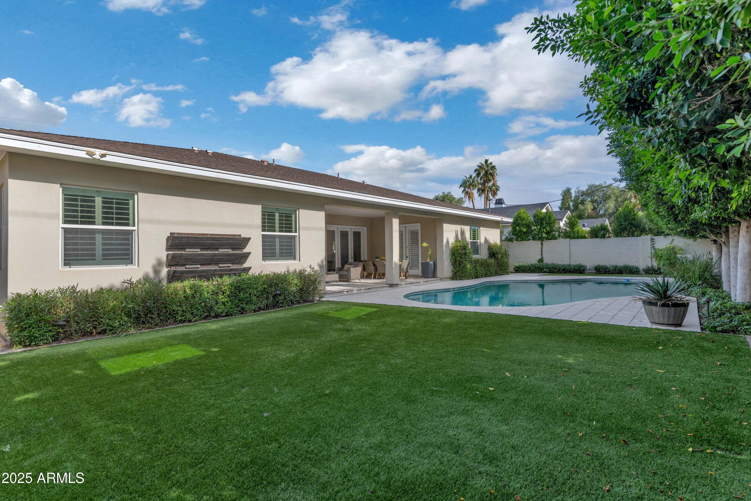 3319 E MEDLOCK Drive