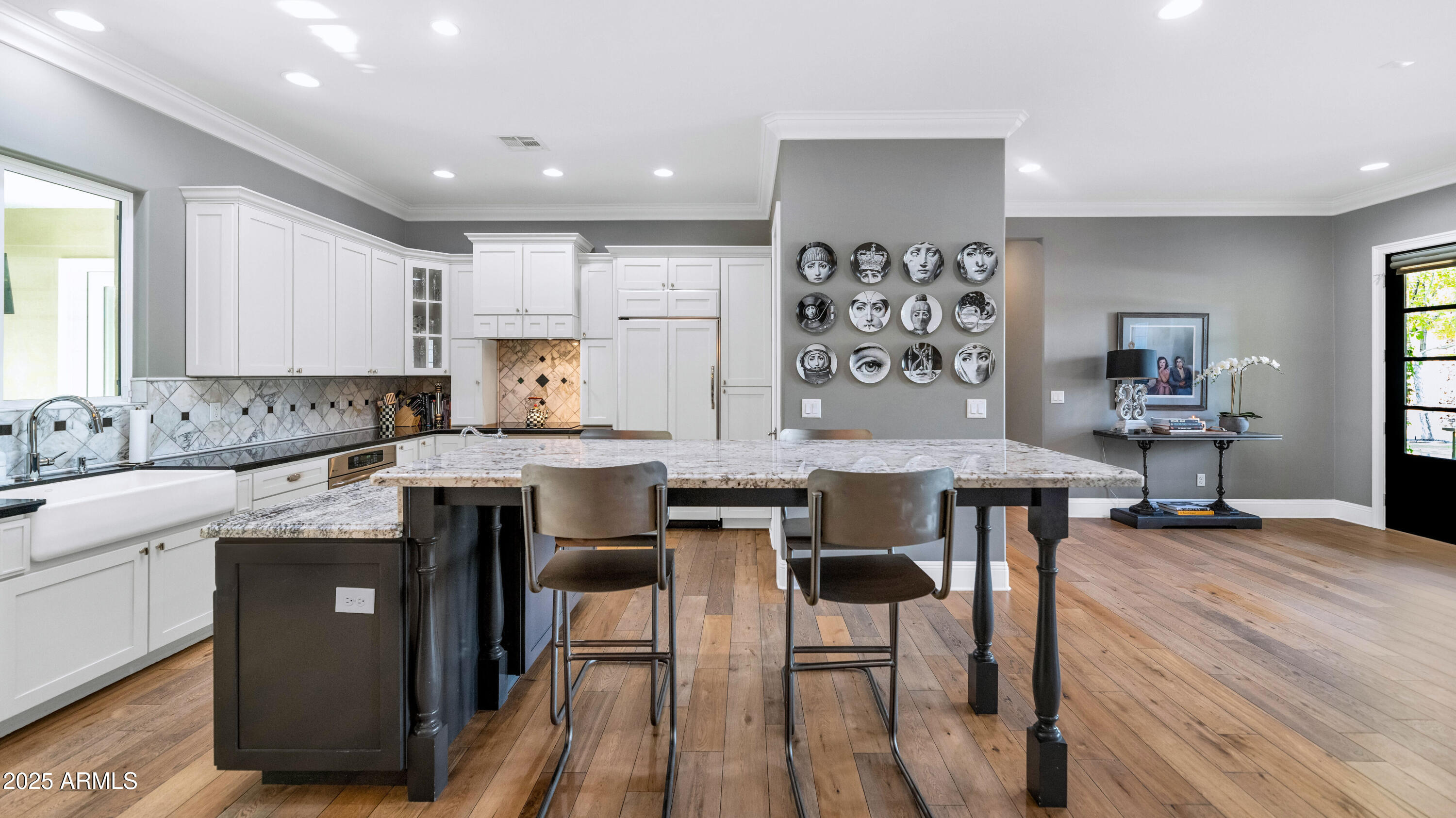 3319 E MEDLOCK Drive