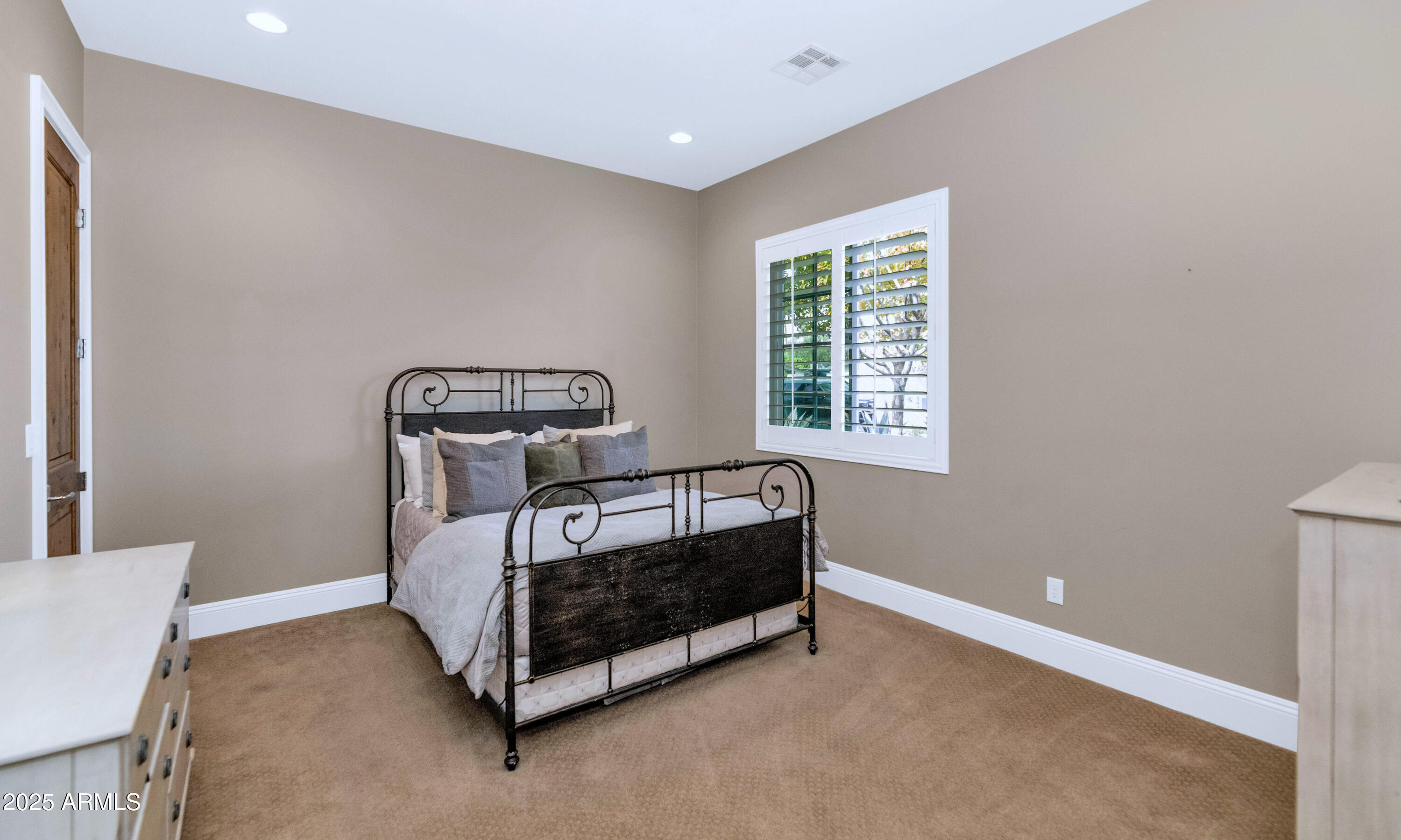 3319 E MEDLOCK Drive