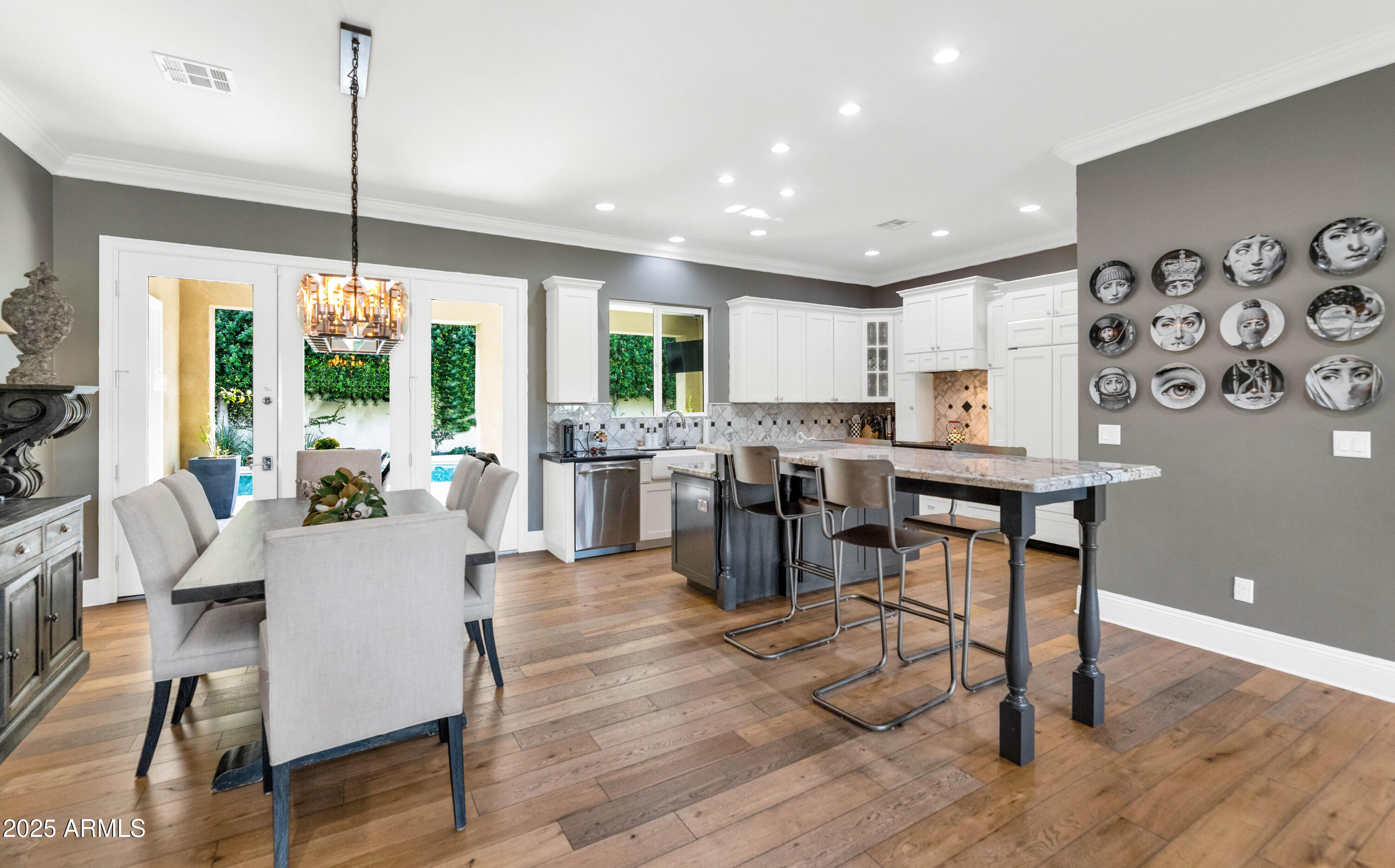 3319 E MEDLOCK Drive