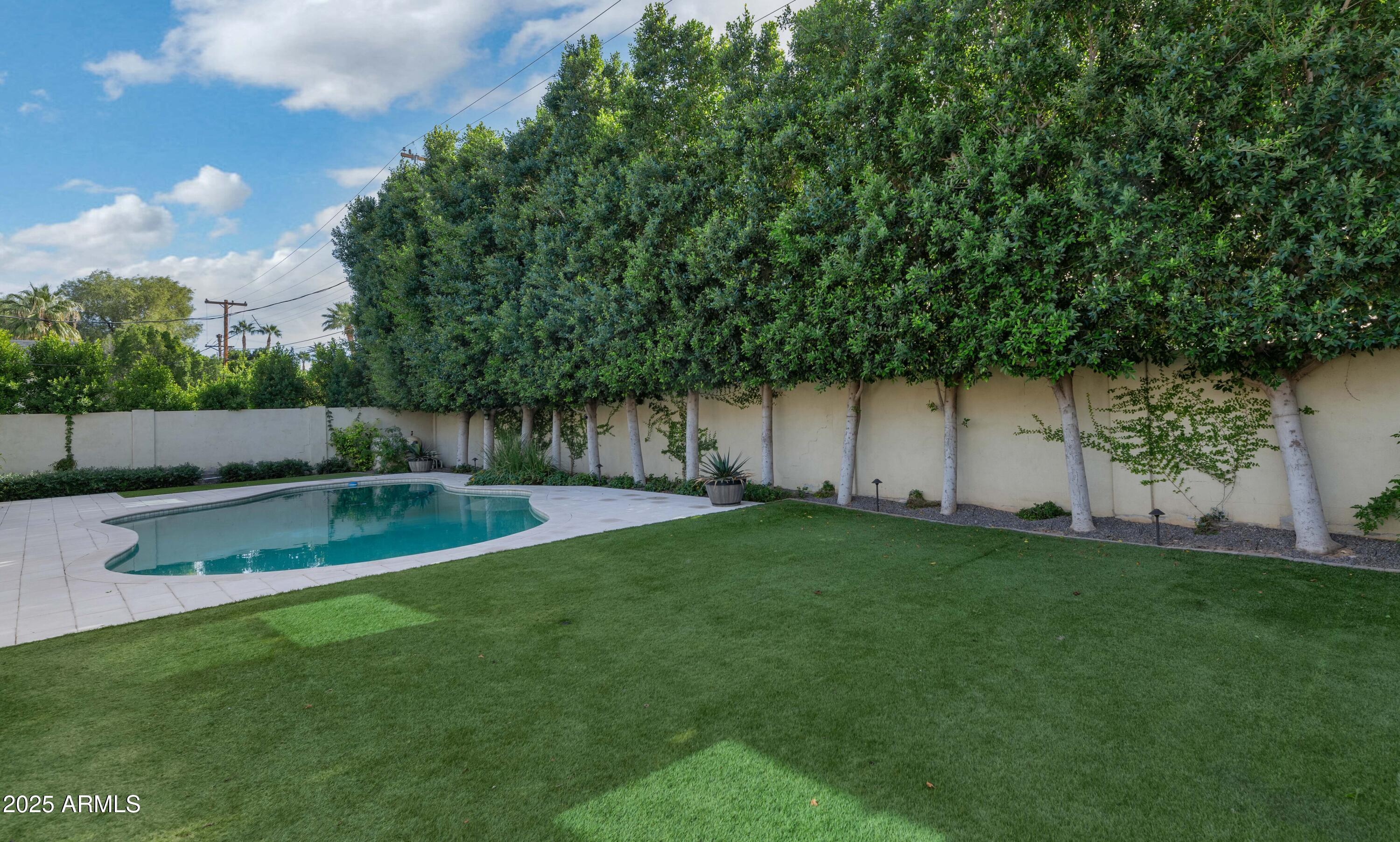 3319 E MEDLOCK Drive