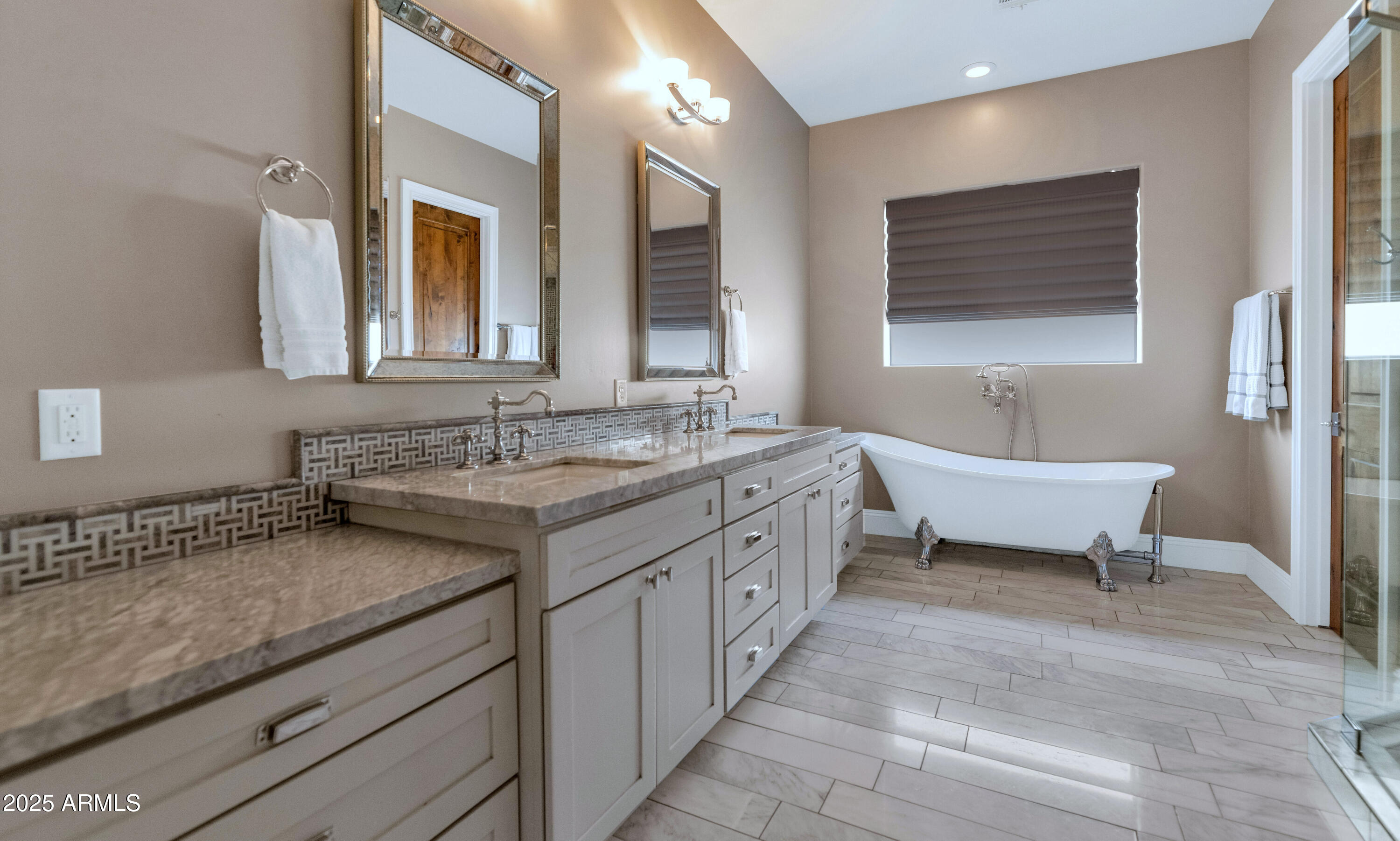 3319 E MEDLOCK Drive