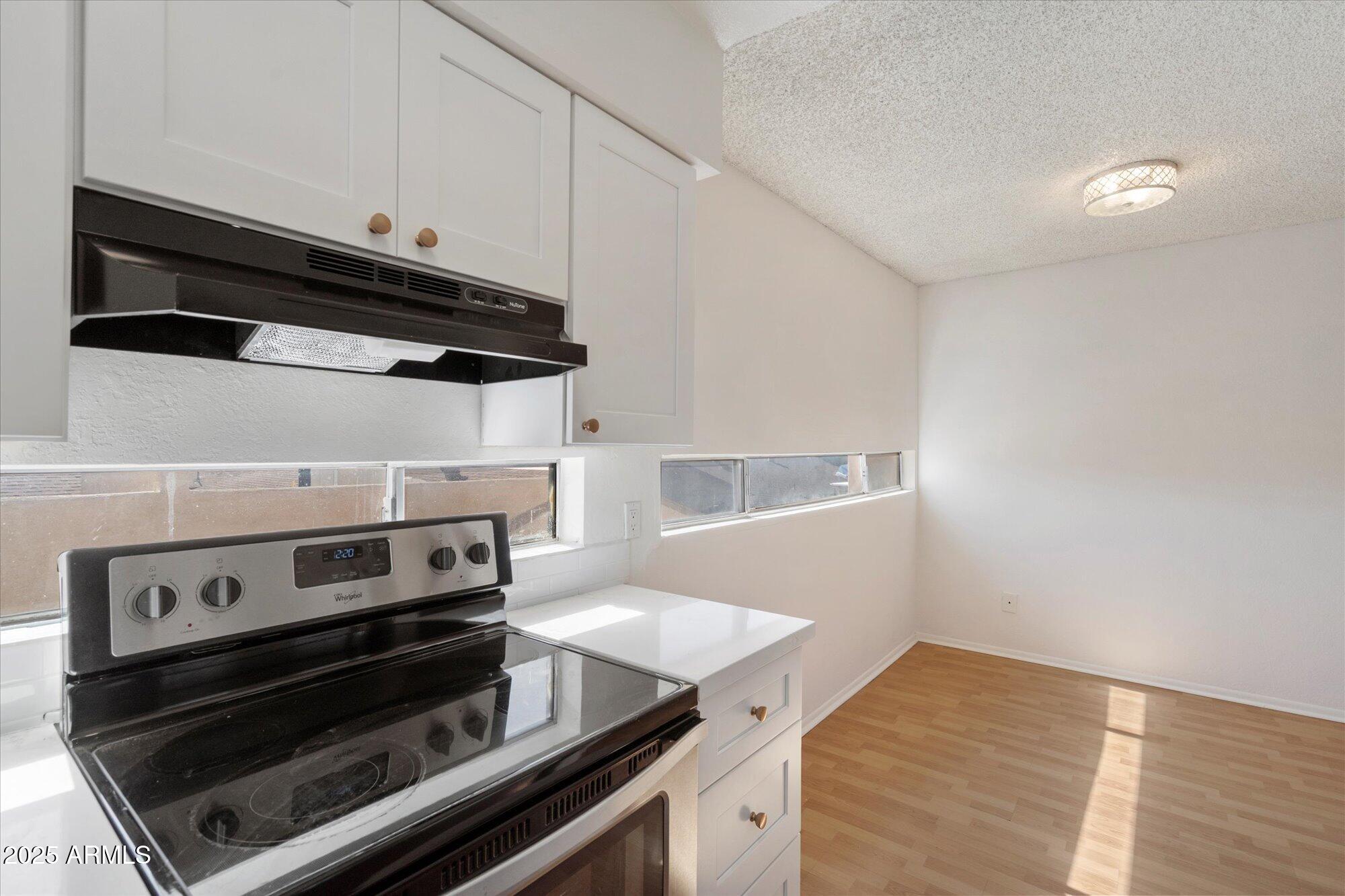 2673 E OAKLEAF Drive