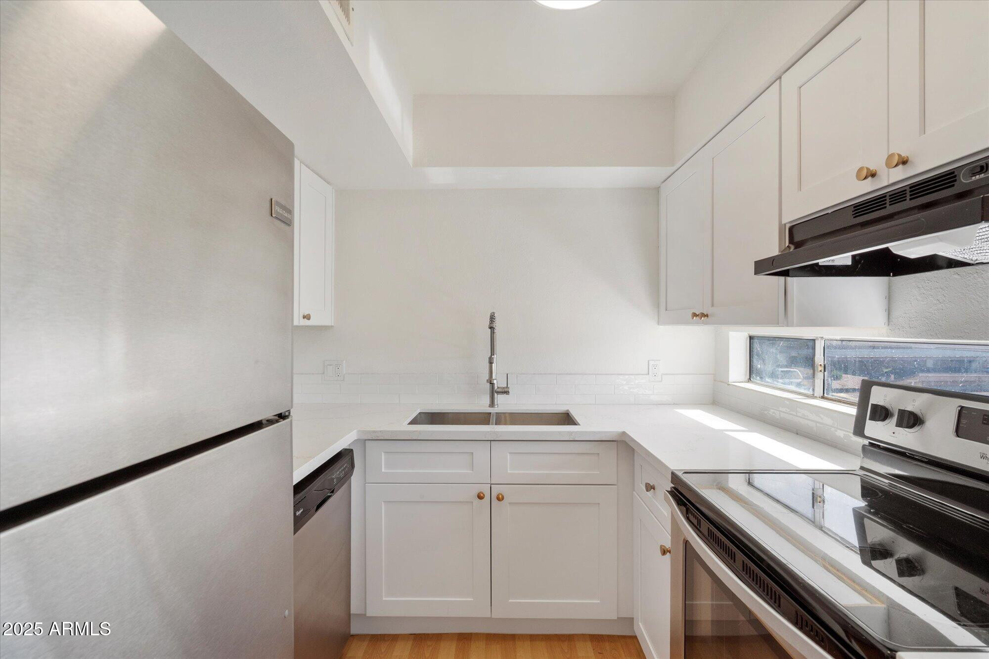 2673 E OAKLEAF Drive