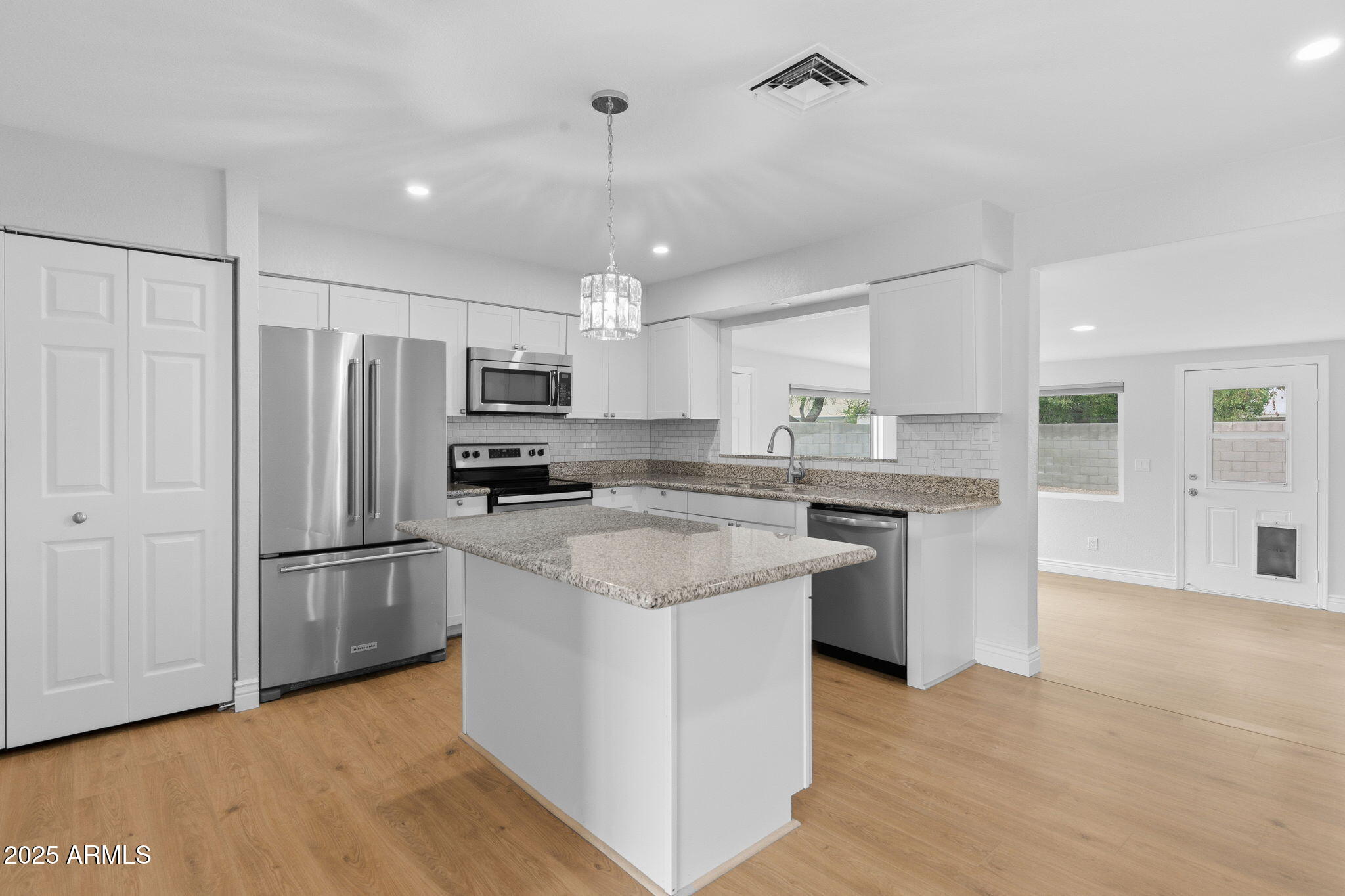 2030 W PORTOBELLO Avenue