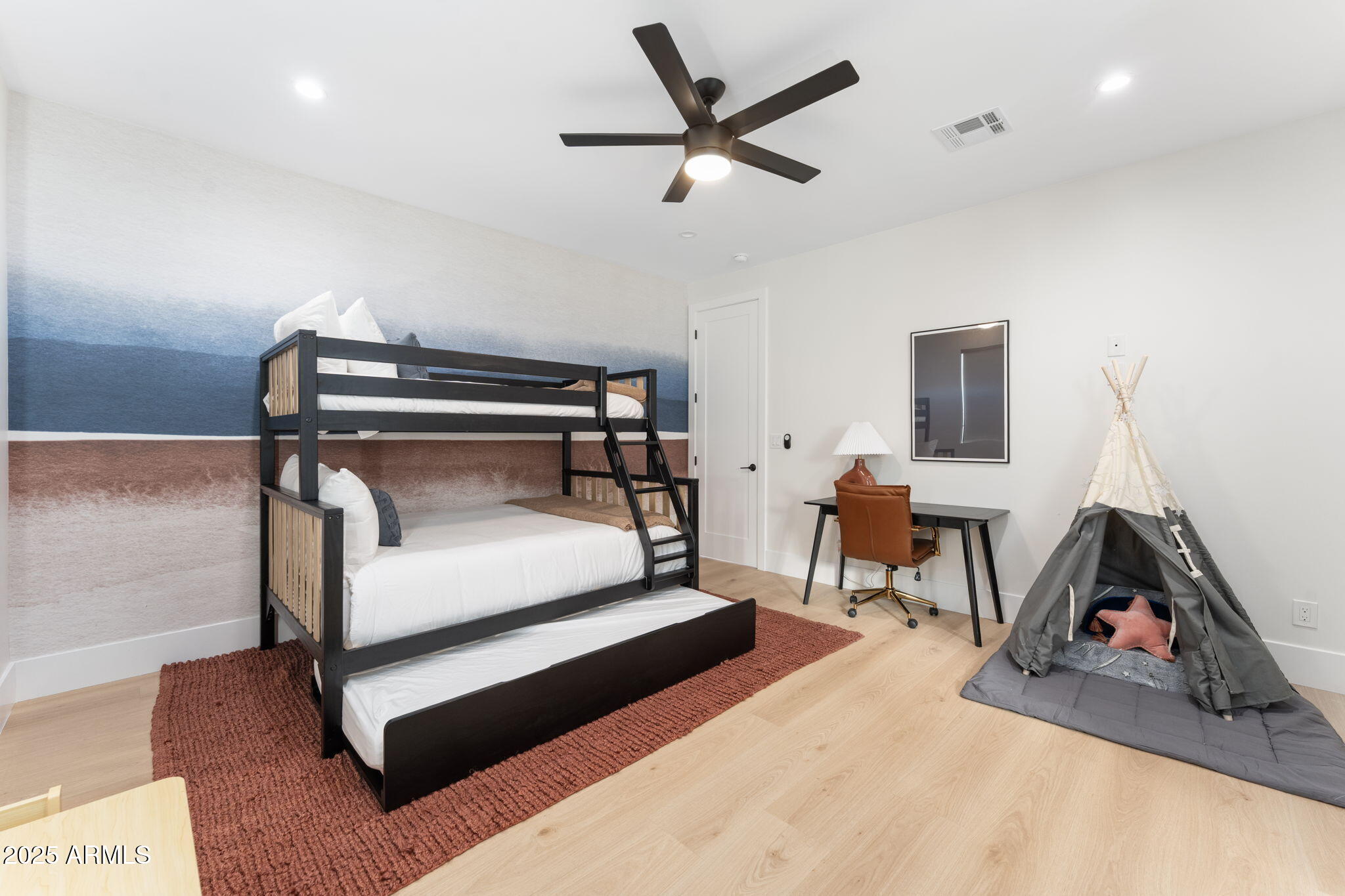 4546 E CAMPBELL Avenue