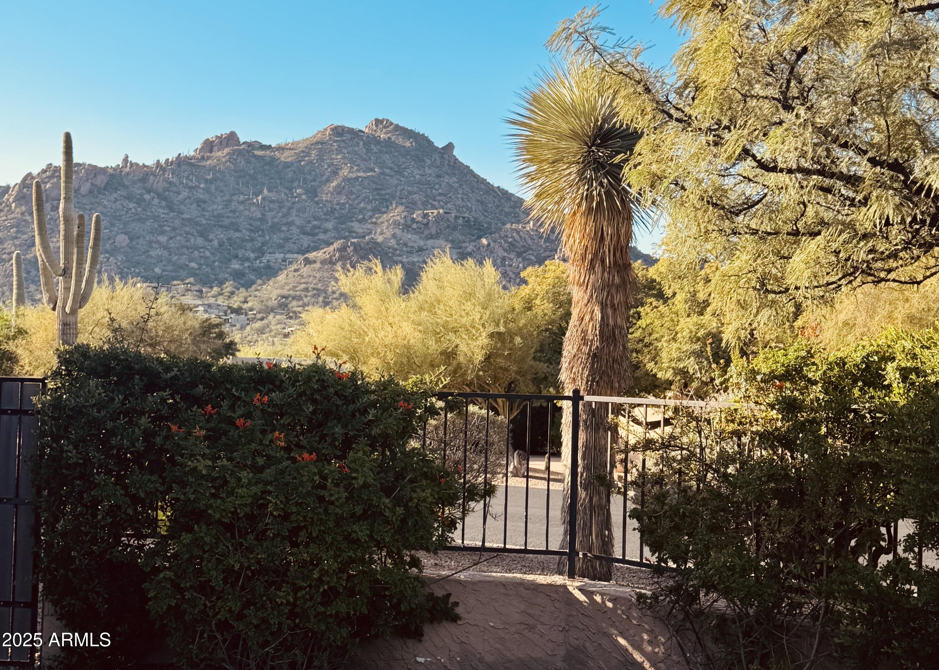 2044 E SMOKETREE Drive