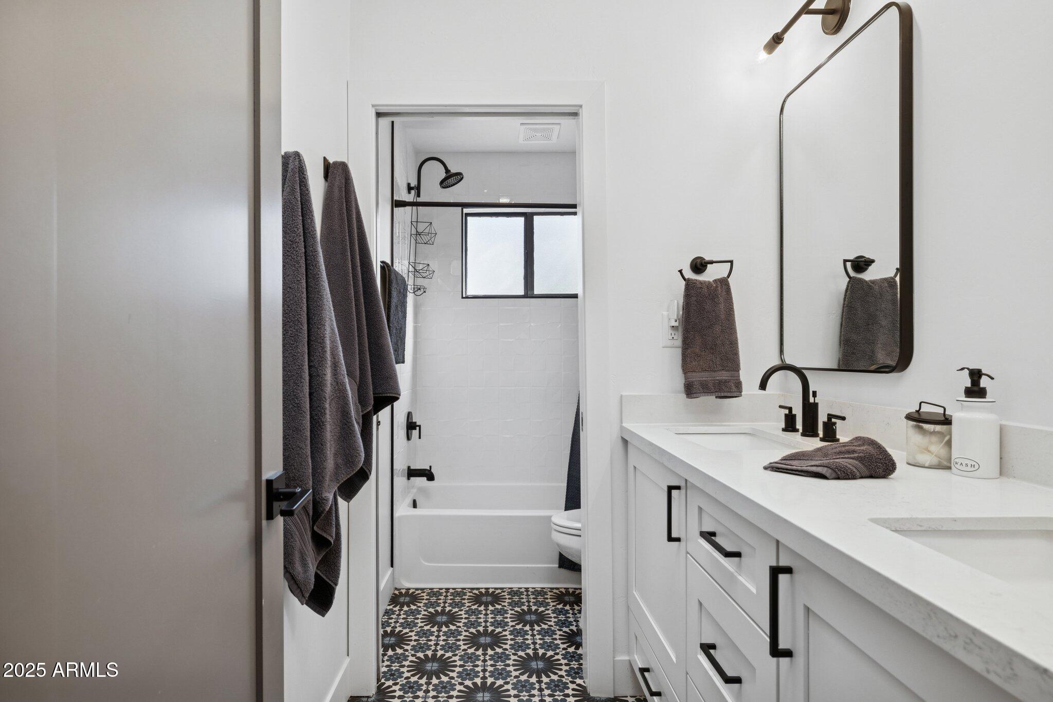 2044 E SMOKETREE Drive