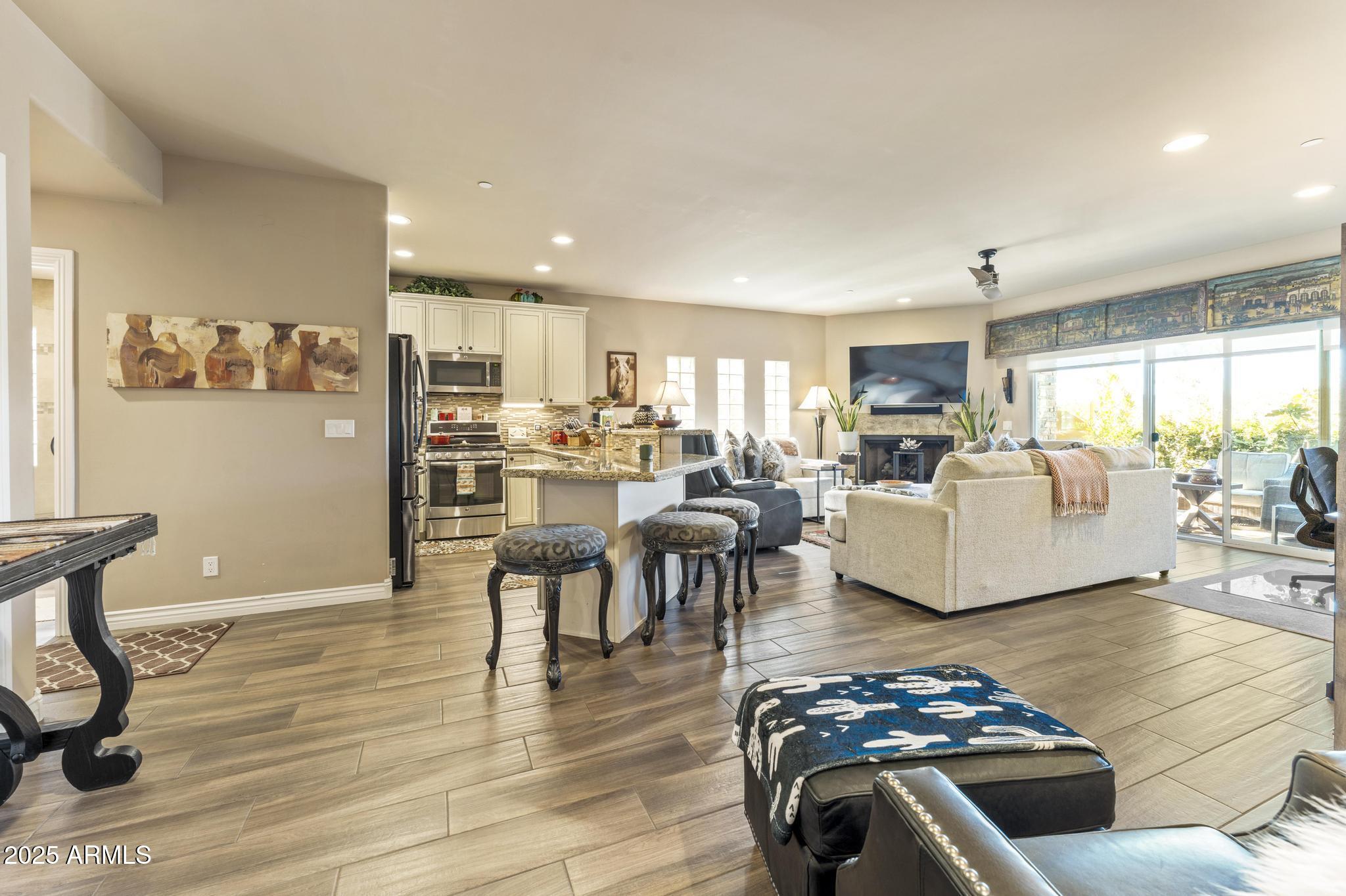 6145 E CAVE CREEK Road Unit: 103