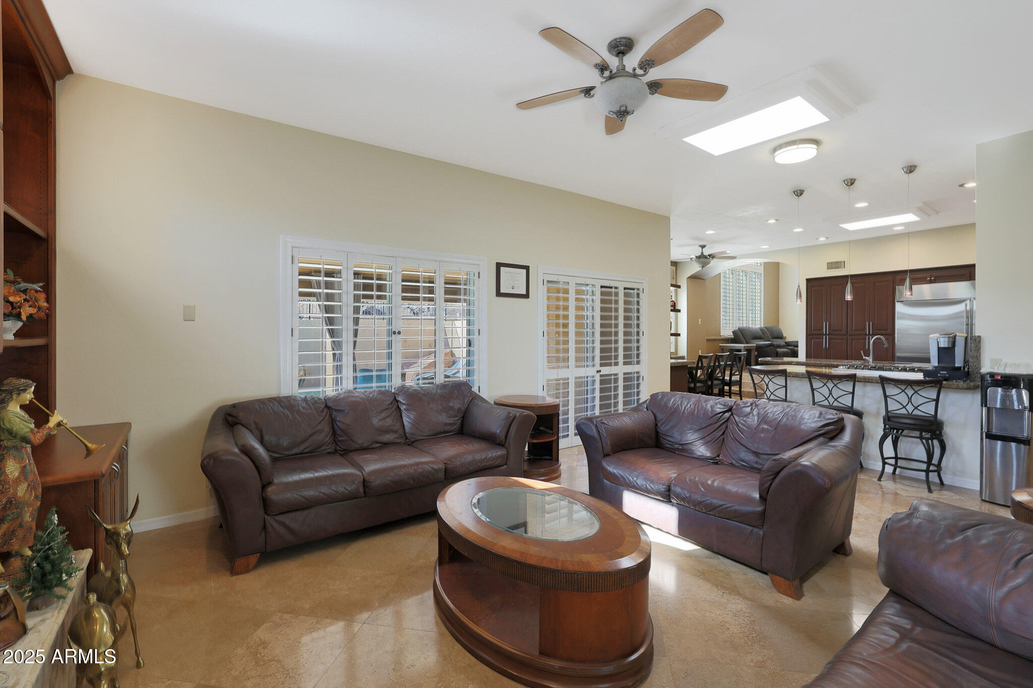 1044 W INDIAN HILLS Place