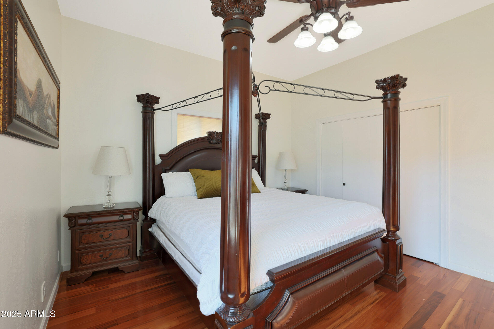 1044 W INDIAN HILLS Place